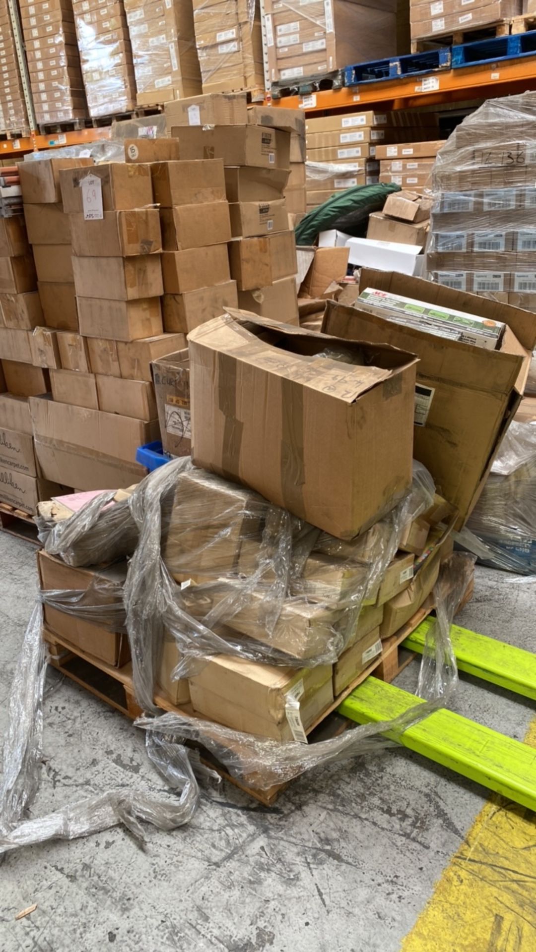 Mixed Clearance Pallet Containing 15 Part Dividers, Sprinkler Kits, Travel Bags, Tile Transfers & Cu - Bild 2 aus 7