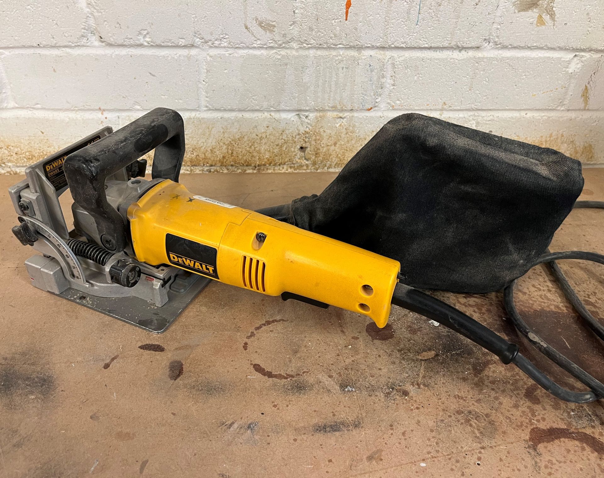 DeWalt DW682-GB Biscuit Jointer