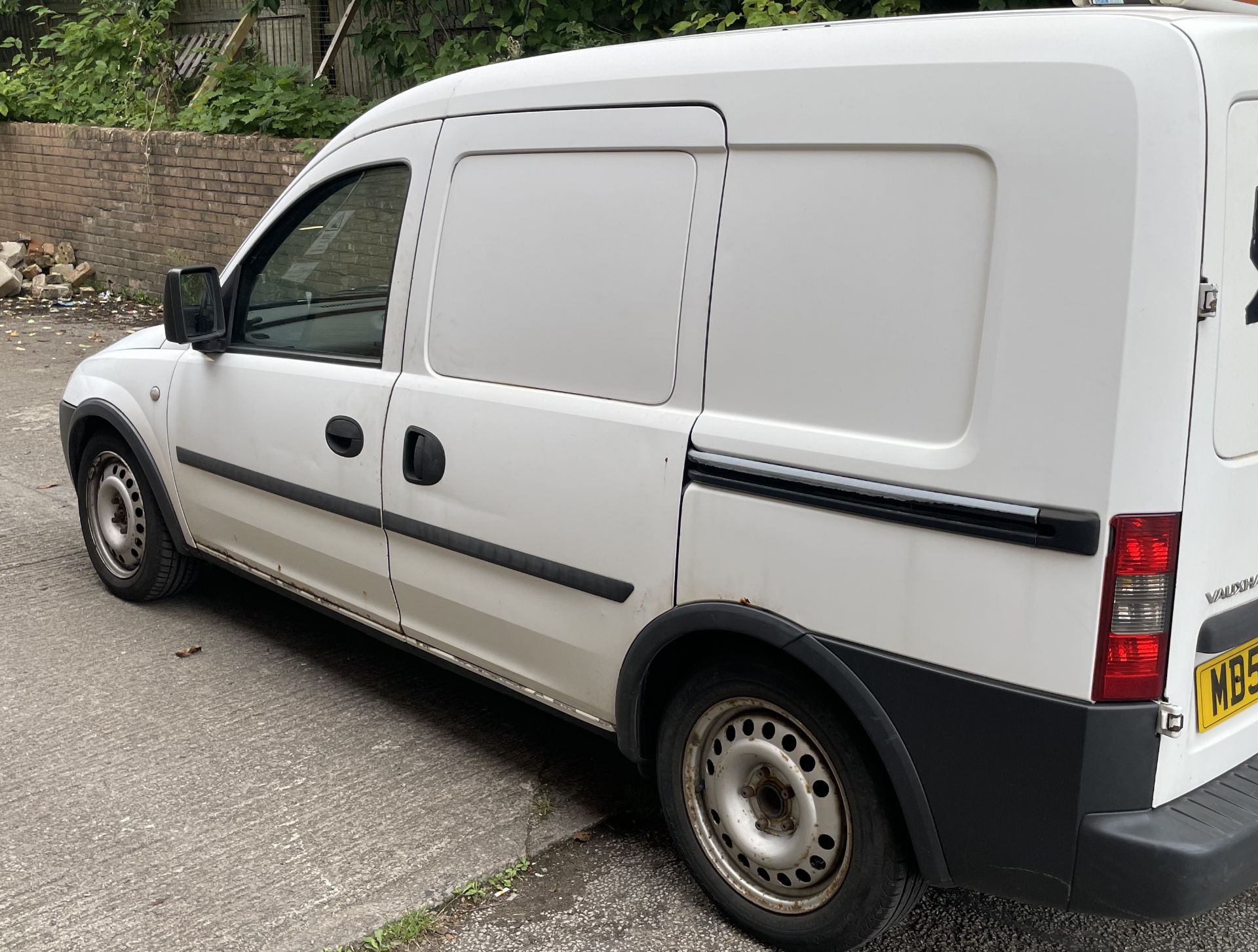 Vauxhall Combo Van White | Reg: MD55 PMO | Mileage: 191,161 - Image 4 of 15