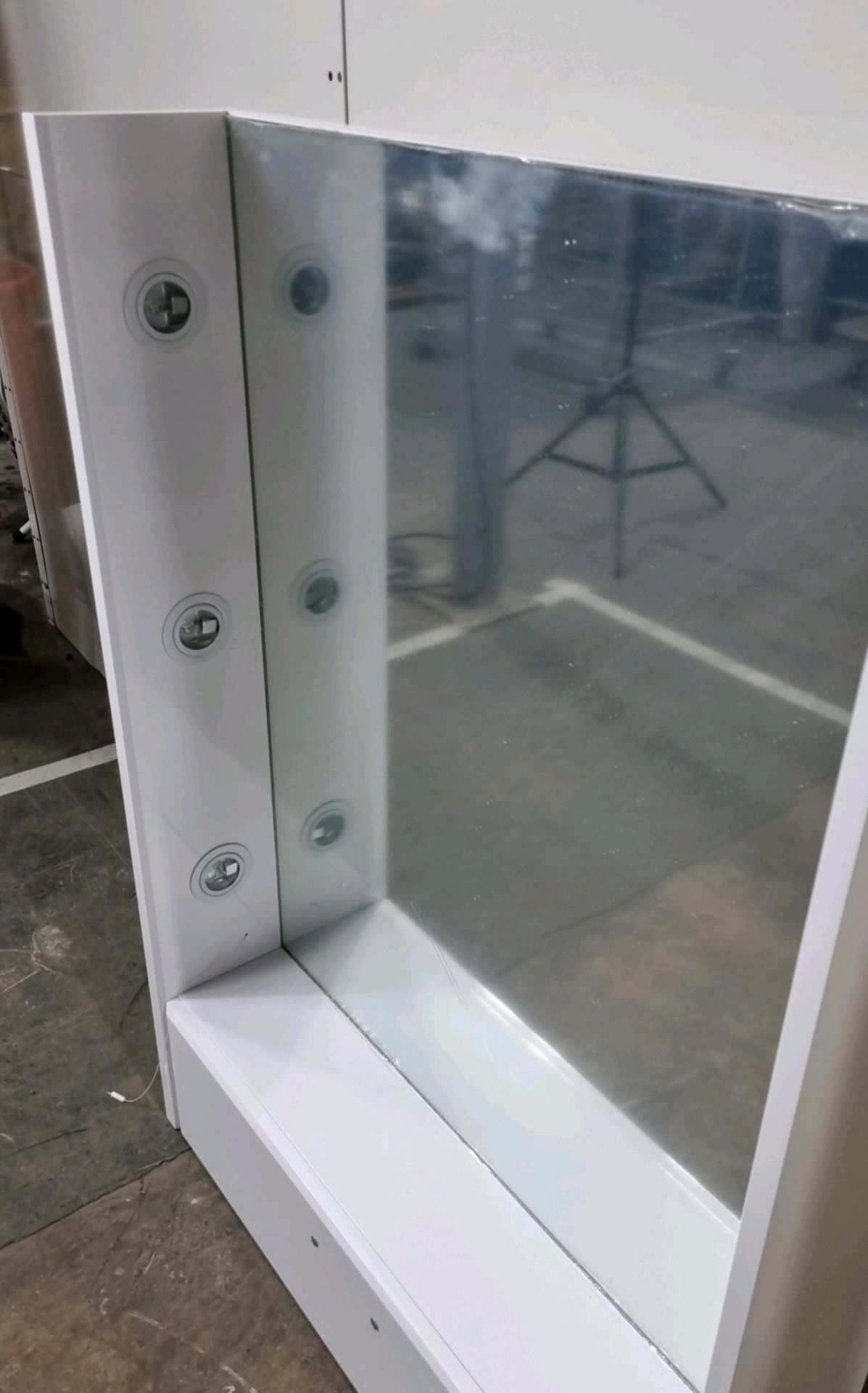 Mirror With Gloss White Cabinet NVC116VTY028 1050mm x 170mm - Image 3 of 3