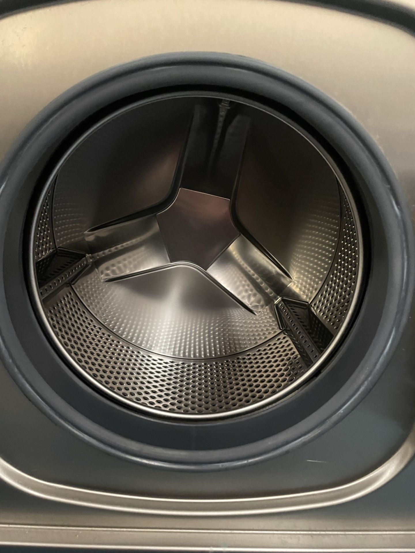 Girbau HS6008 LPE 9kg Commercial Washing Machine w/ 4 Pump LDRY Dispenser - Image 7 of 10