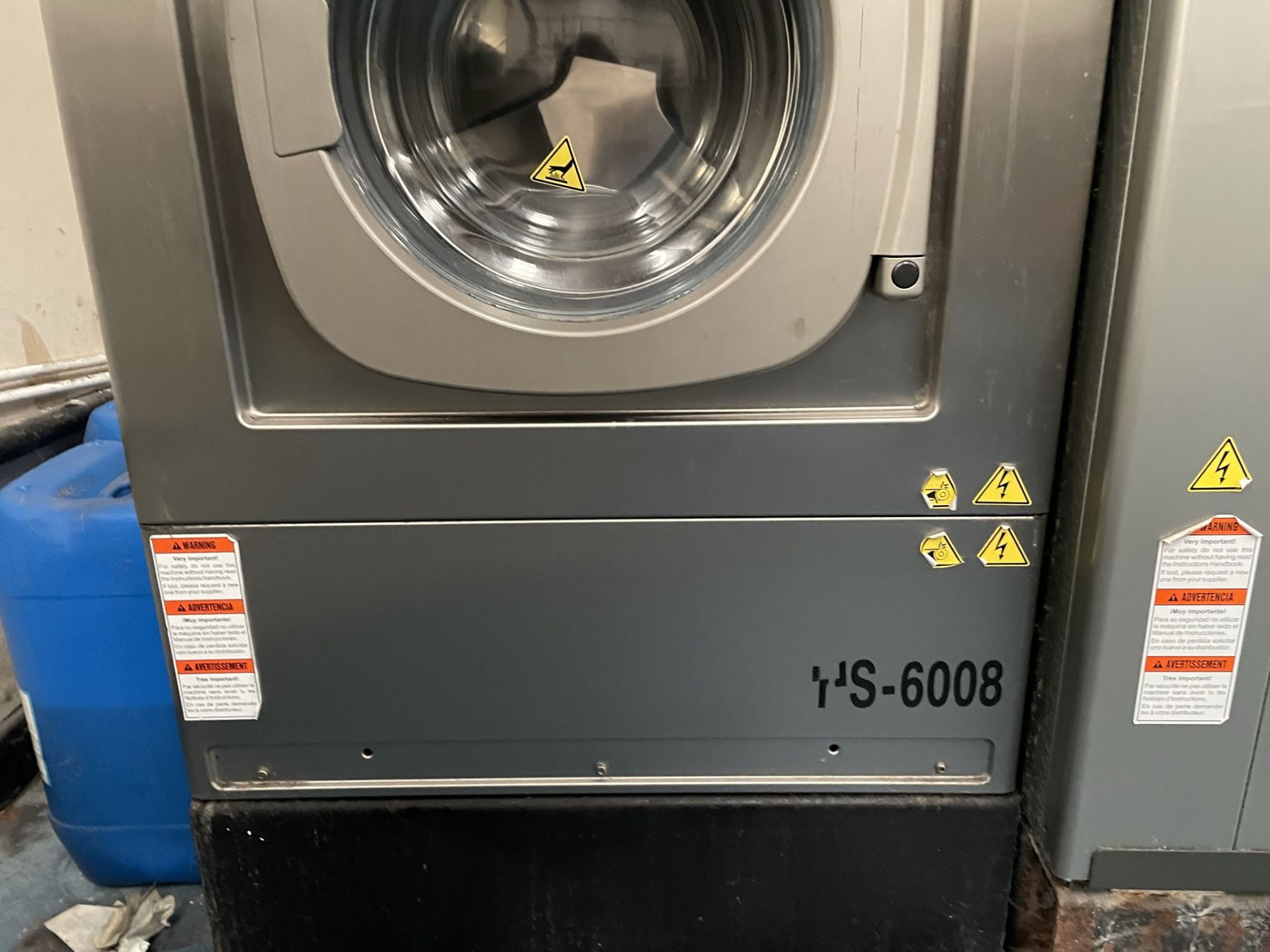 Girbau HS6008 LPE 9kg Commercial Washing Machine w/ 4 Pump LDRY Dispenser - Image 4 of 10