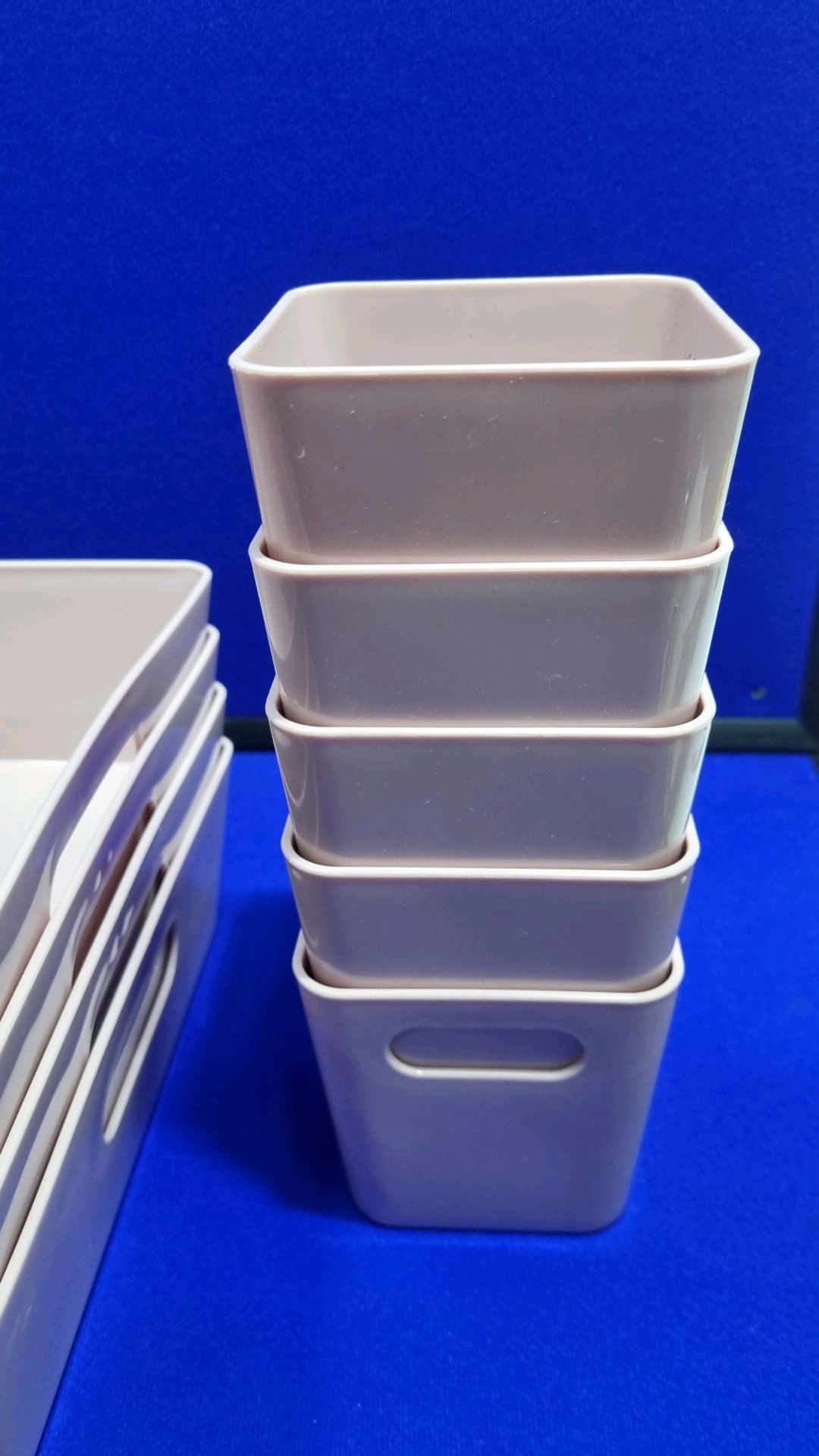 13 Pink Plastic Trays In Various Sizes - Image 2 of 5