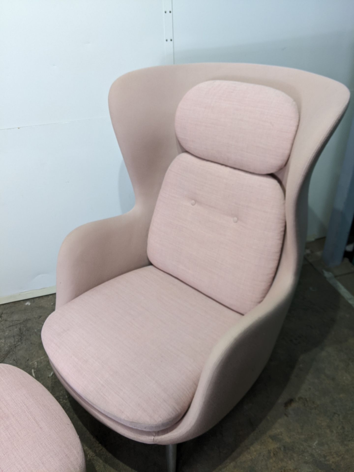 Fritz Hansen Ro Chair and Foot Rest | Colour: Pale Rose | New Price - £3,566 - Image 4 of 6