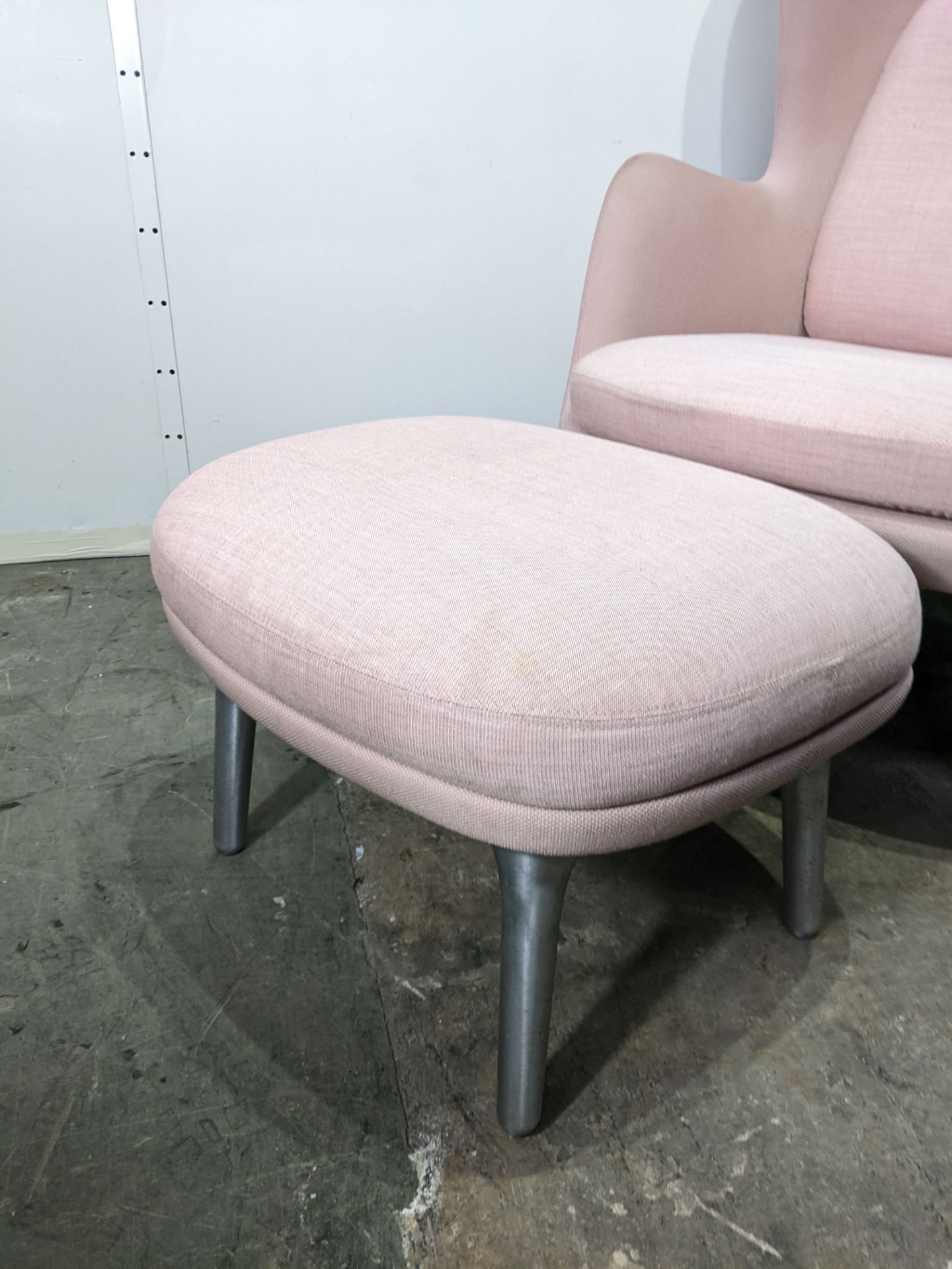 Fritz Hansen Ro Chair and Foot Rest | Colour: Pale Rose | New Price - £3,566 - Image 3 of 5