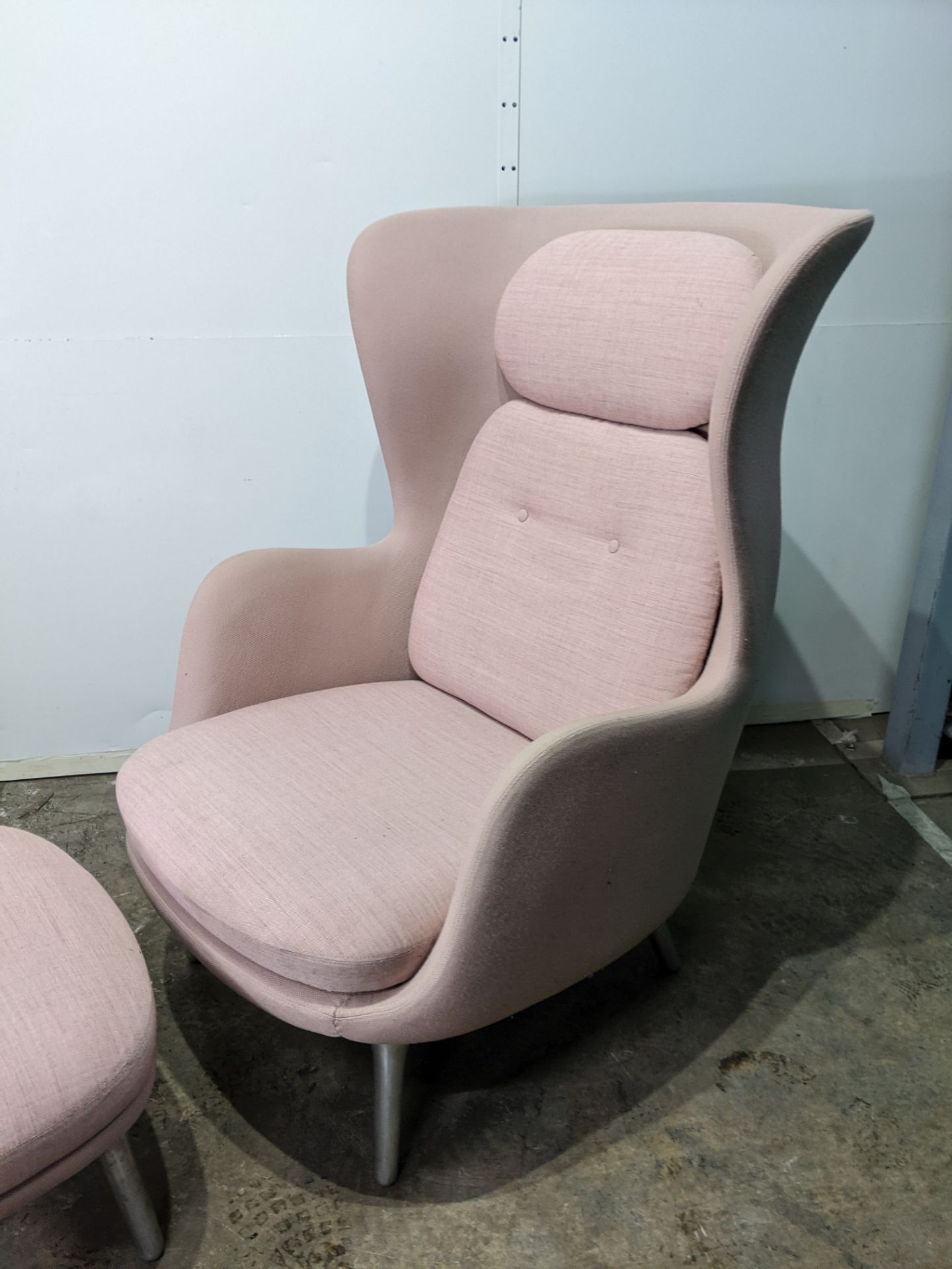 Fritz Hansen Ro Chair and Foot Rest | Colour: Pale Rose | New Price - £3,566 - Image 2 of 6