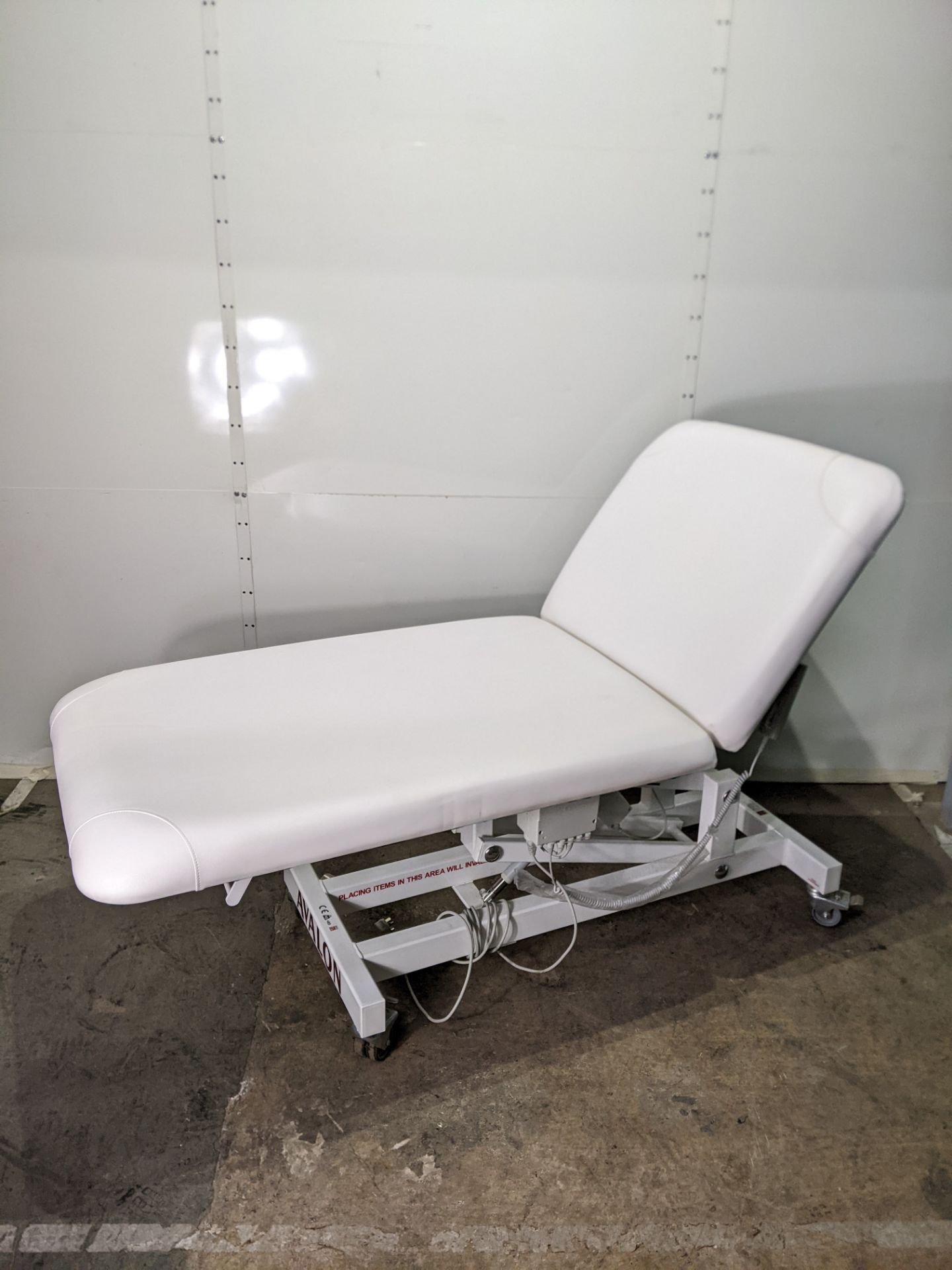 Avalon Beauty Electric Treatment Couch | Jasmine White