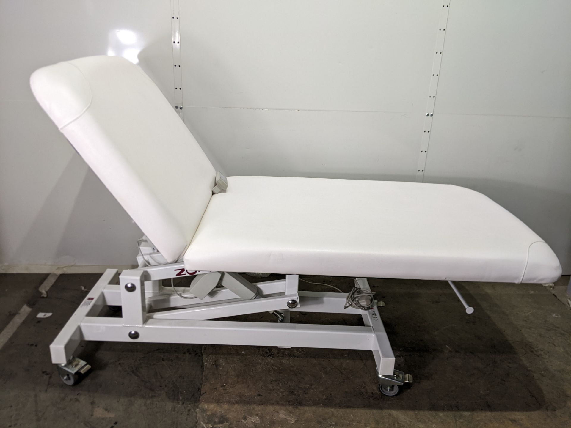 Avalon Beauty Electric Treatment Couch | Jasmine White - Image 7 of 8