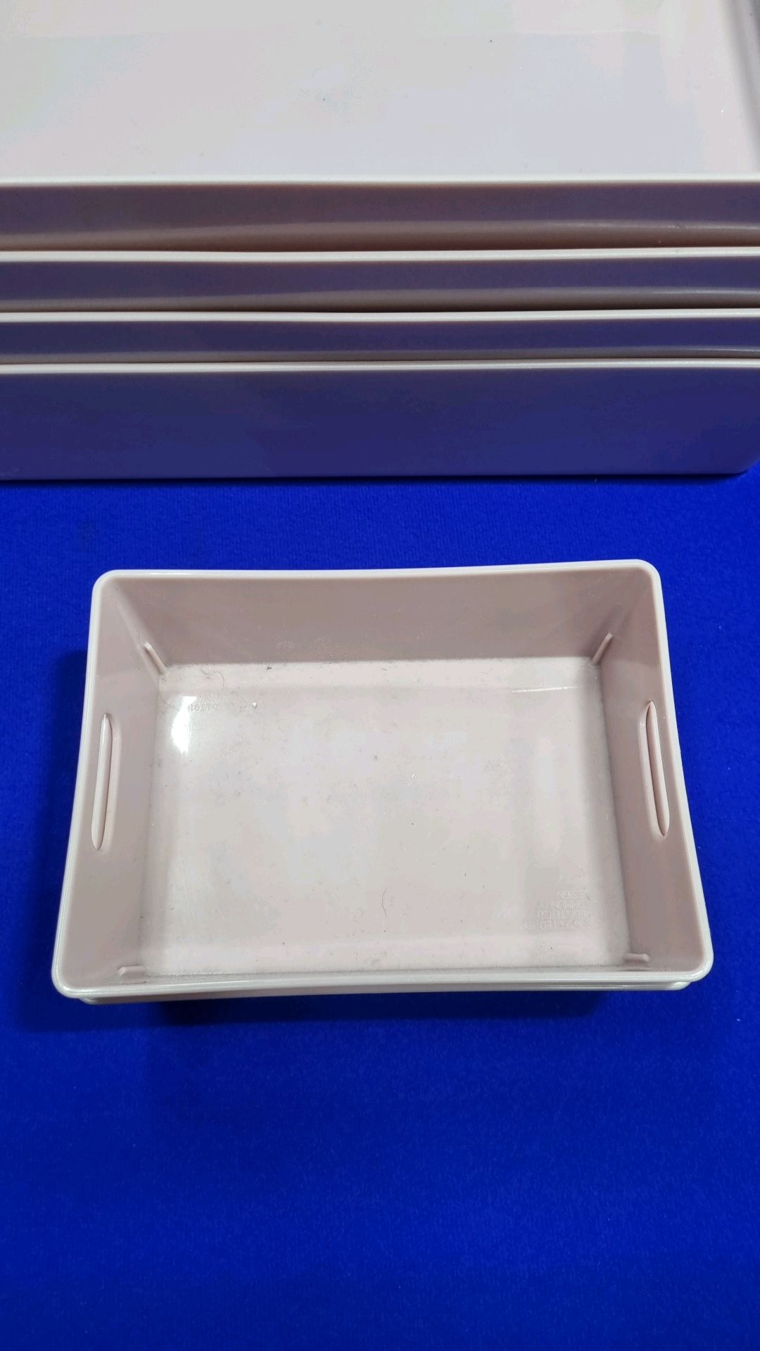 13 Pink Plastic Trays In Various Sizes - Image 3 of 5