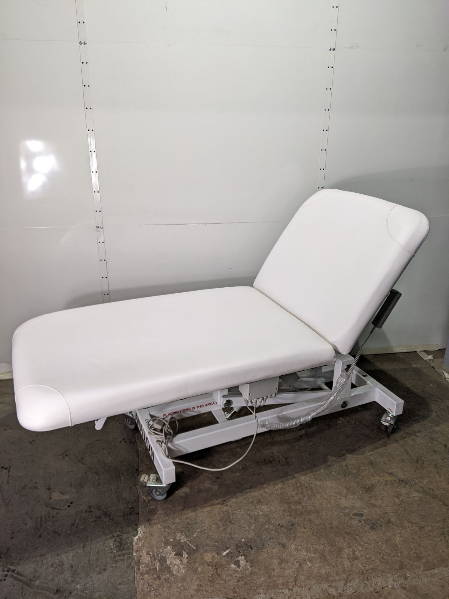 Avalon Beauty Electric Treatment Couch | Jasmine White