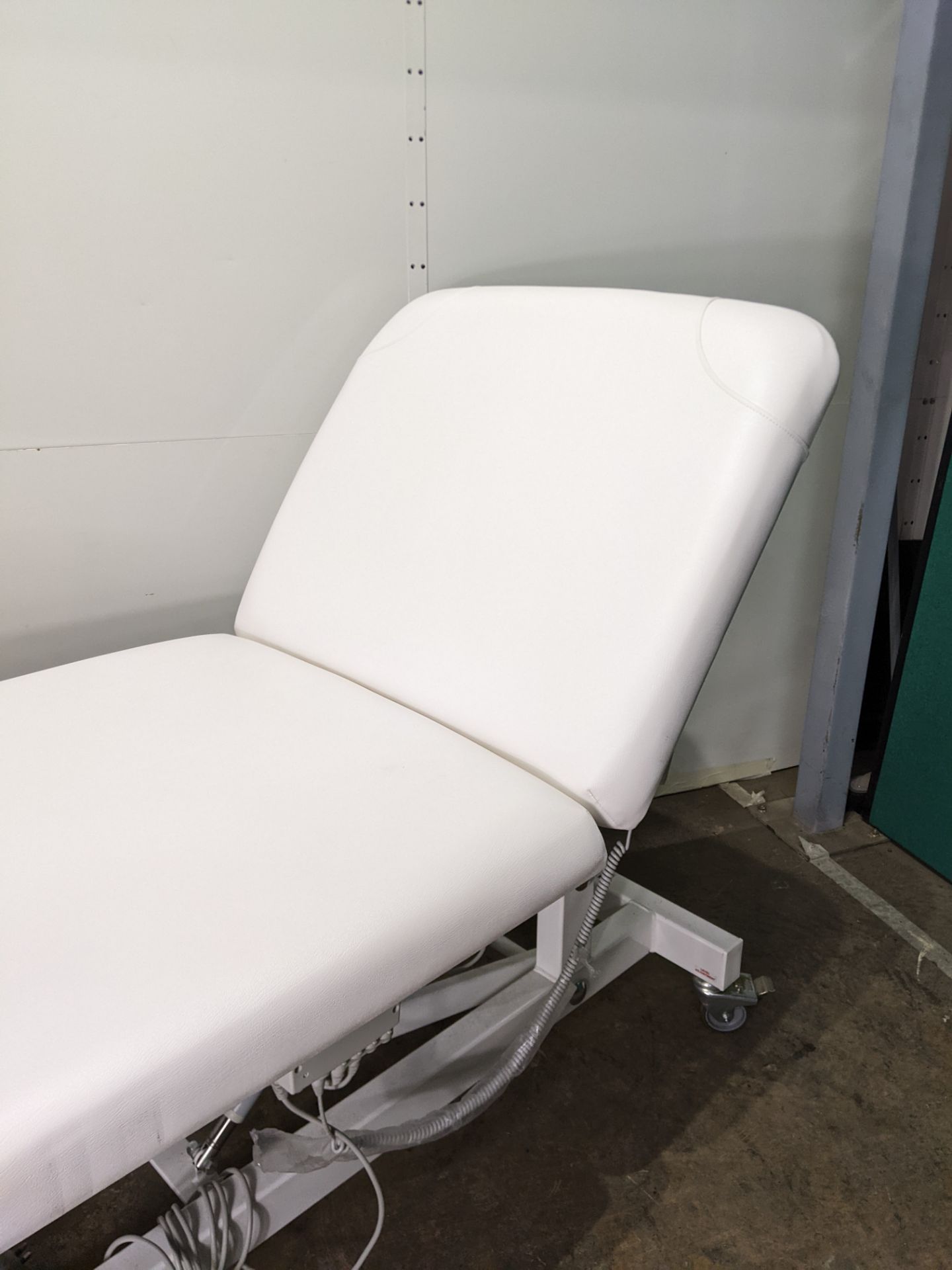 Avalon Beauty Electric Treatment Couch | Jasmine White - Image 2 of 7