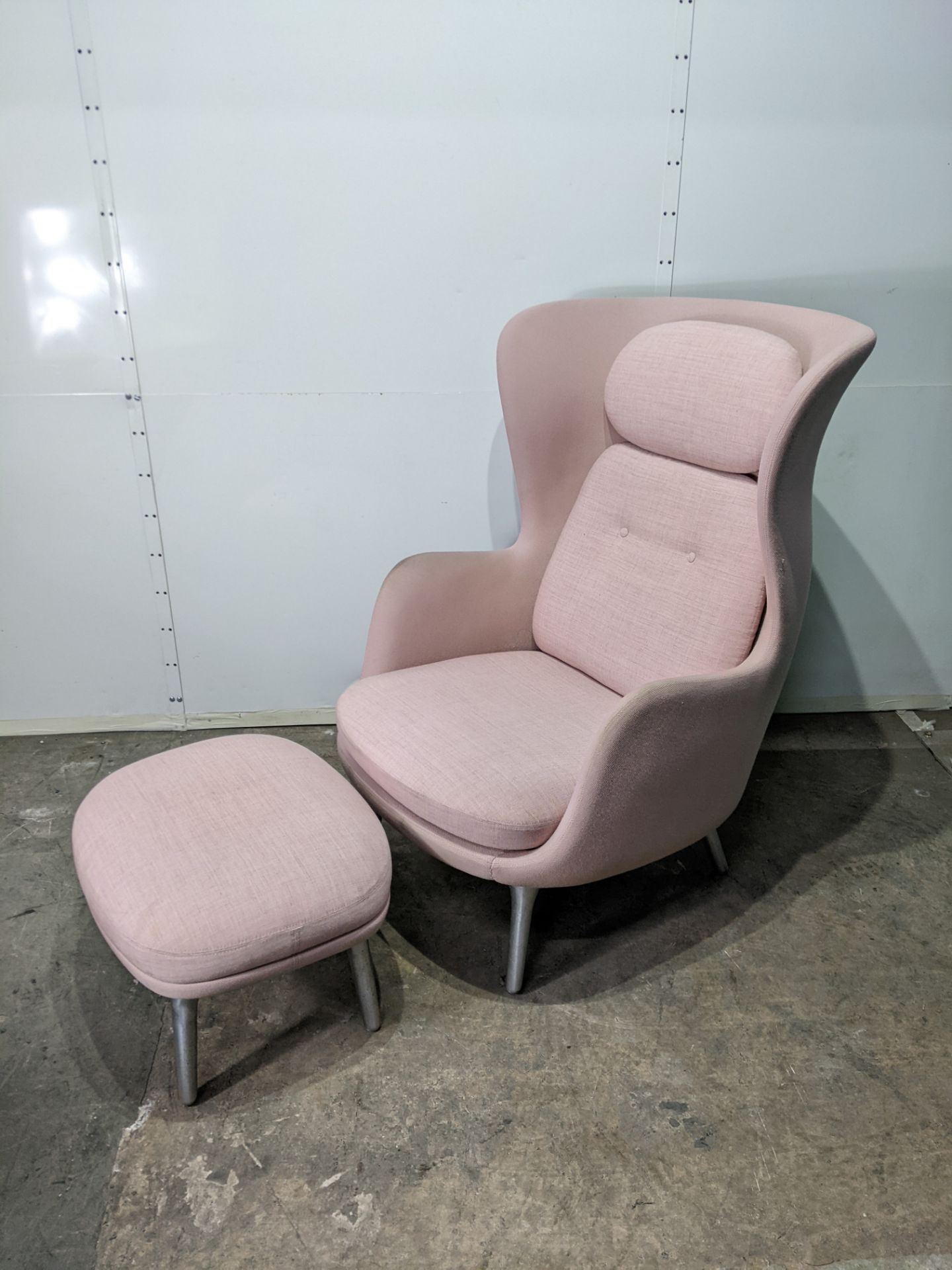 Fritz Hansen Ro Chair and Foot Rest | Colour: Pale Rose | New Price - £3,566