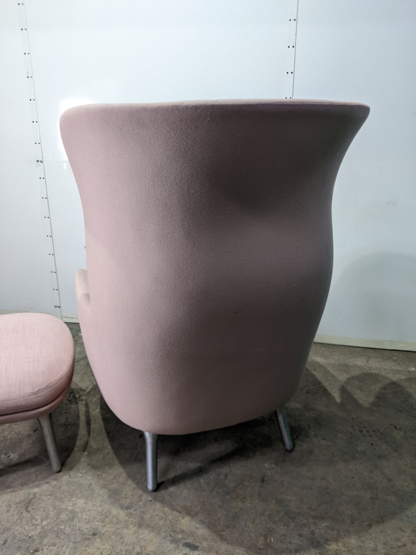 Fritz Hansen Ro Chair and Foot Rest | Colour: Pale Rose | New Price - £3,566 - Image 4 of 5