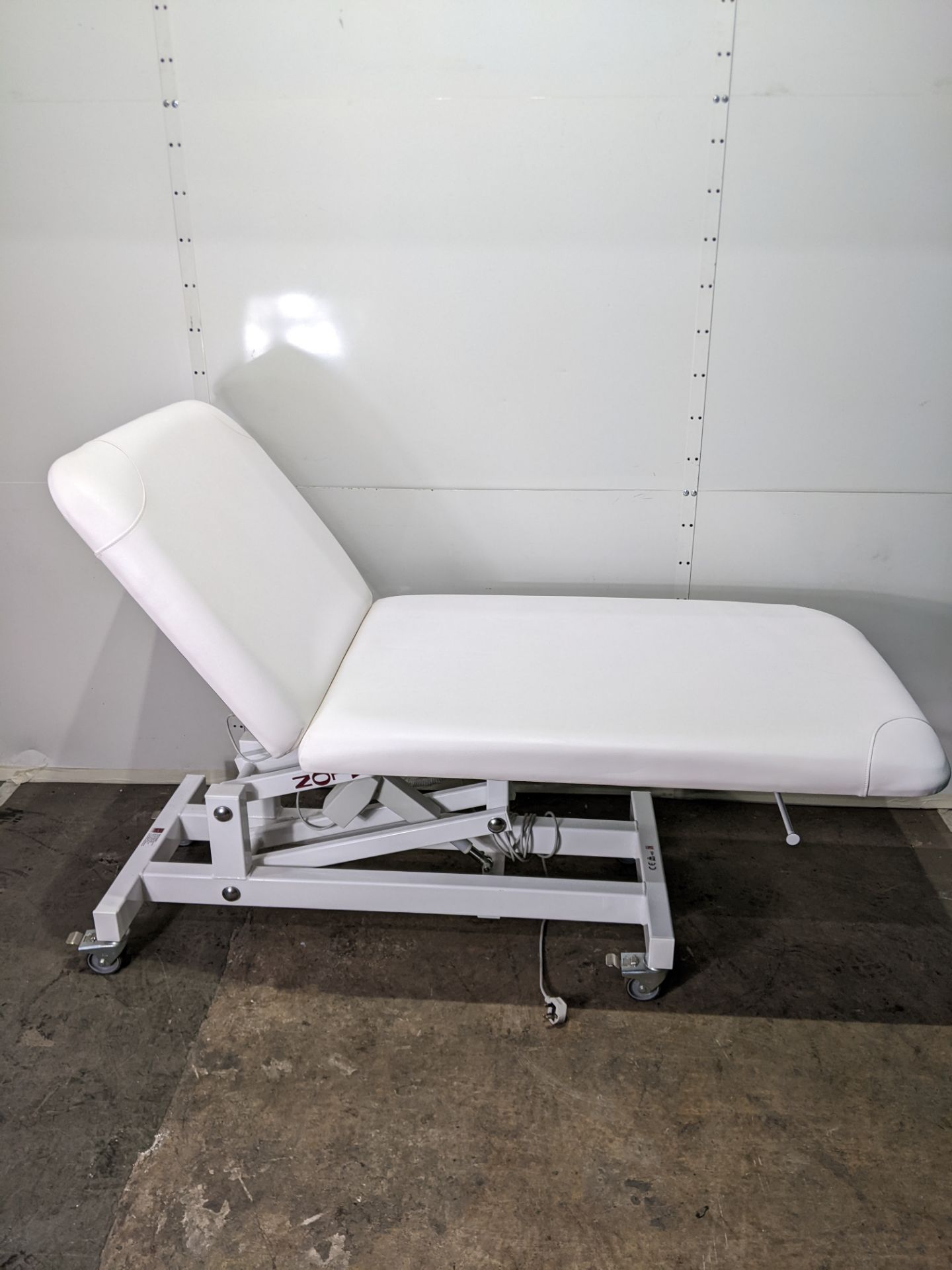 Avalon Beauty Electric Treatment Couch | Jasmine White - Image 6 of 7