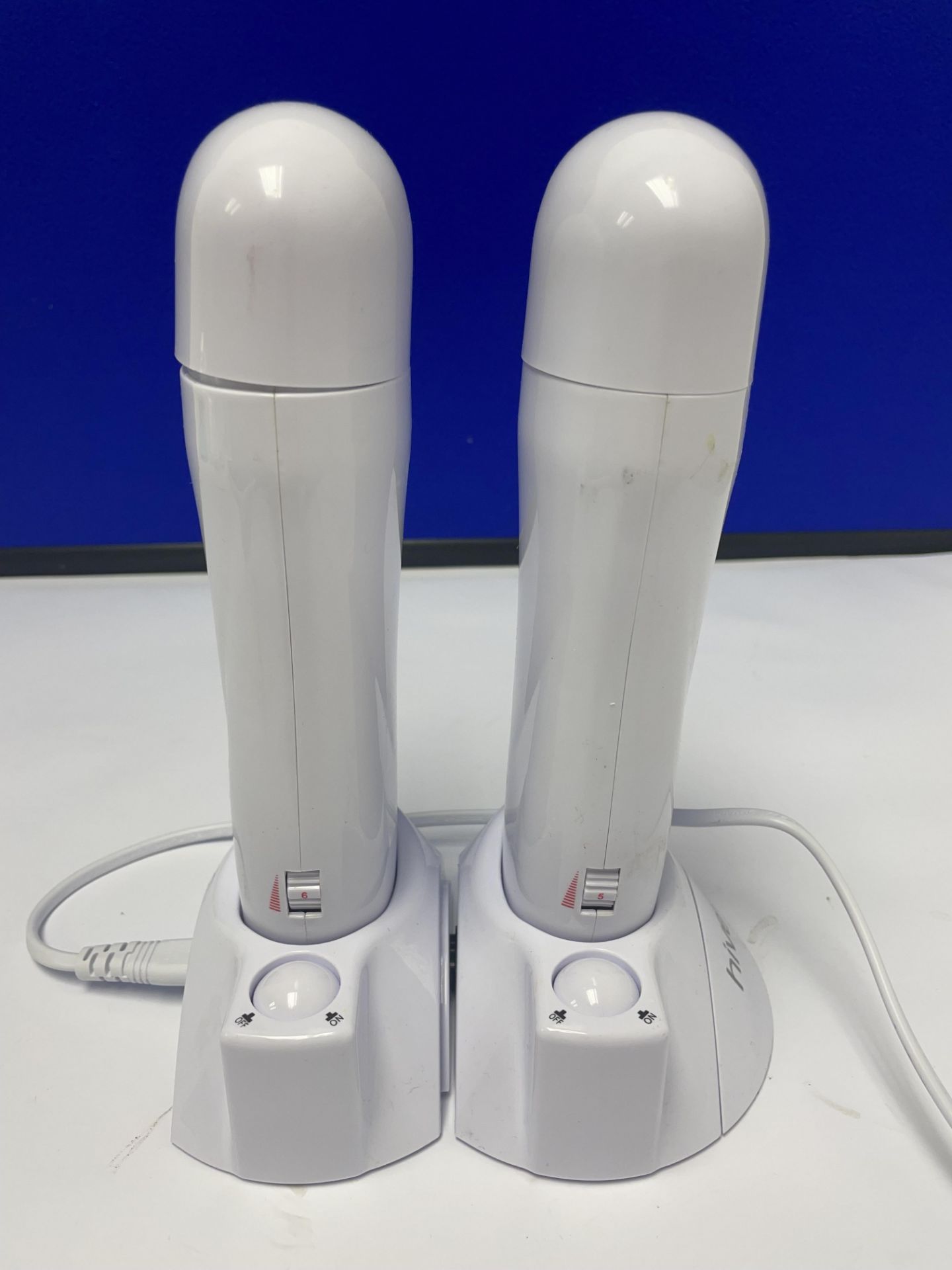 2 x Hive of Beauty Hand Held Roller Wax Heaters w/Docking Facility | HOB6030 - Image 3 of 4