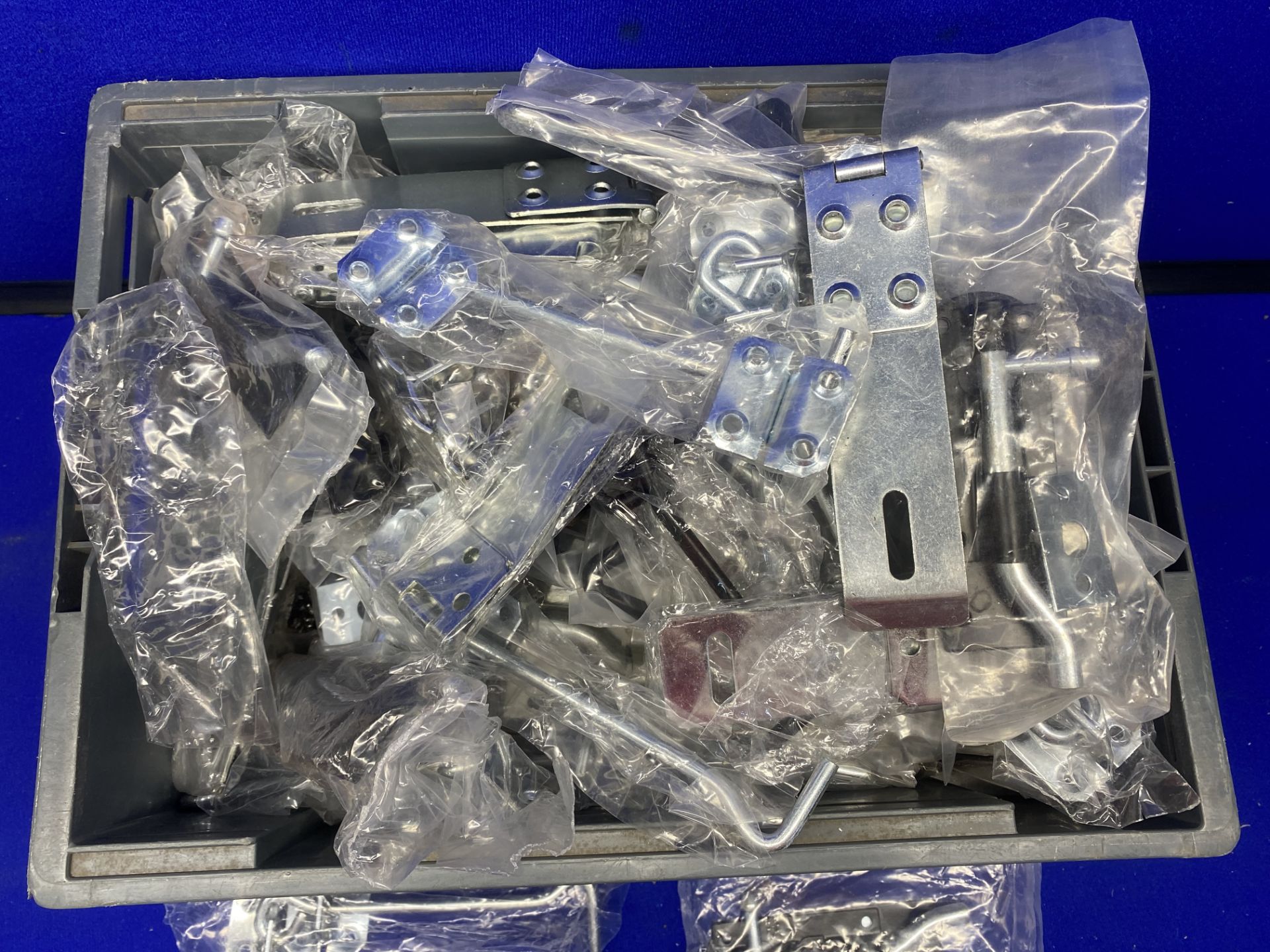 Large Quantity Of Various Gate Latches / Padlockable Door Bolts - Image 7 of 7