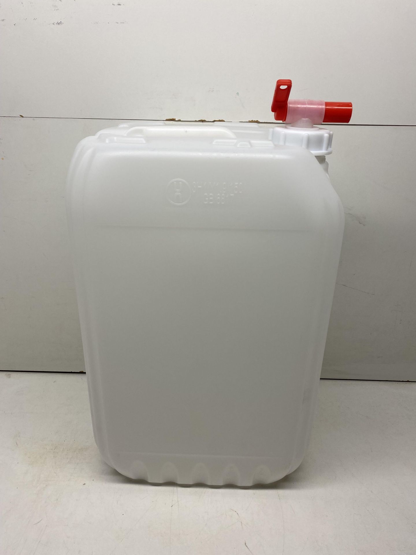 6 x 21 Litre Kennedy Water Containers With Taps