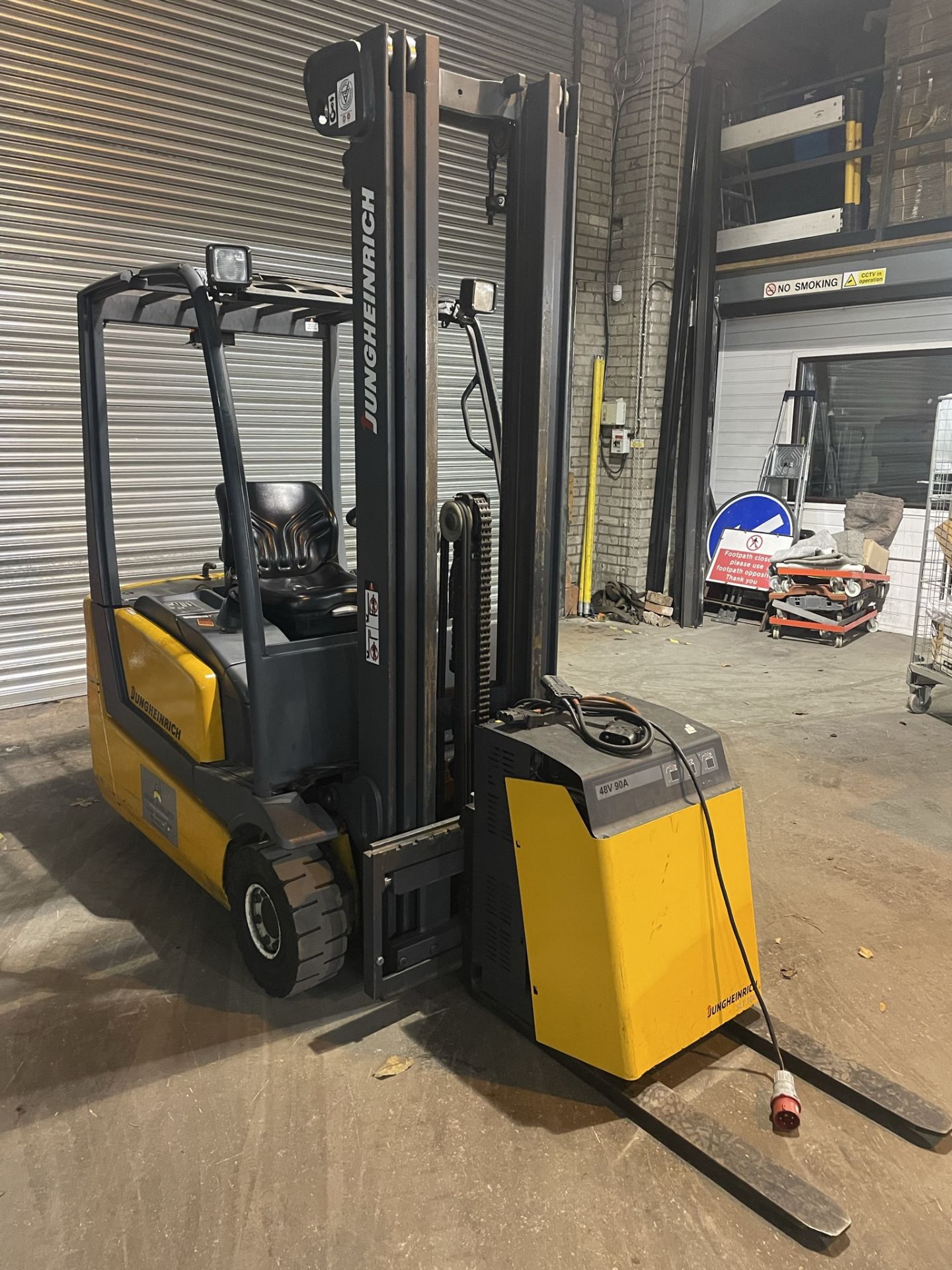 Jungheinrich LE16 1.6T Electric Forklift Truck w/ Charger