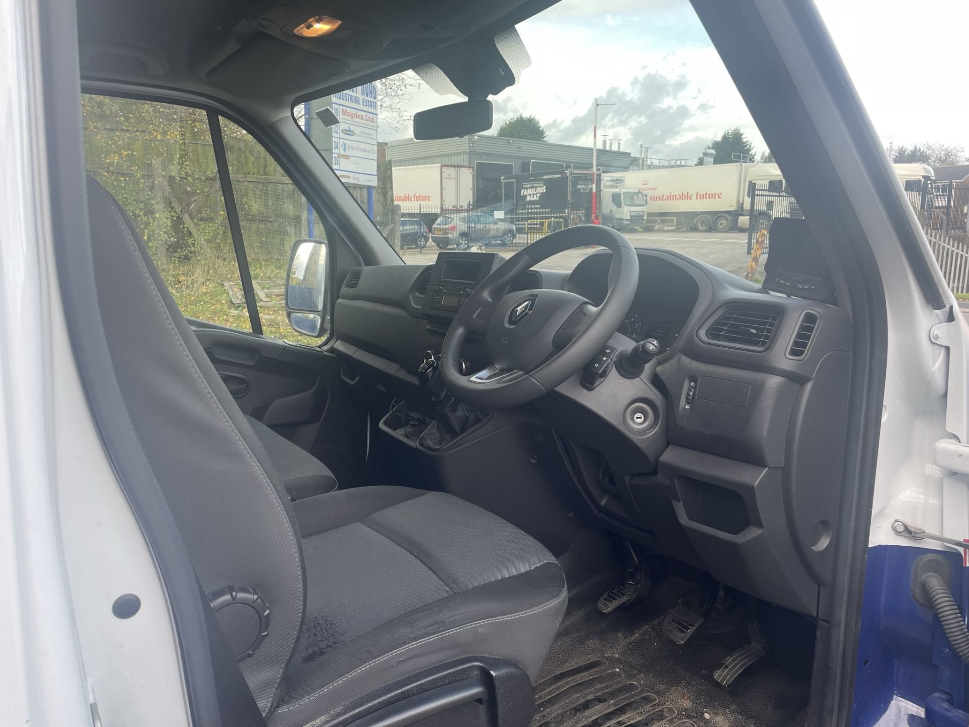 Renault Master LL35 Business DCI Diesel Refrigerated Mobile Butchers Shop | FT21 GOJ | 17,619 Miles - Image 9 of 34