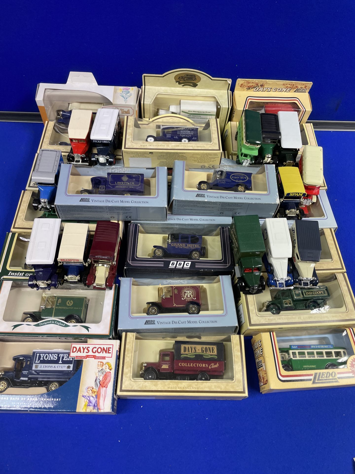 38 x Vintage Die-Cast Model Cars/Trucks