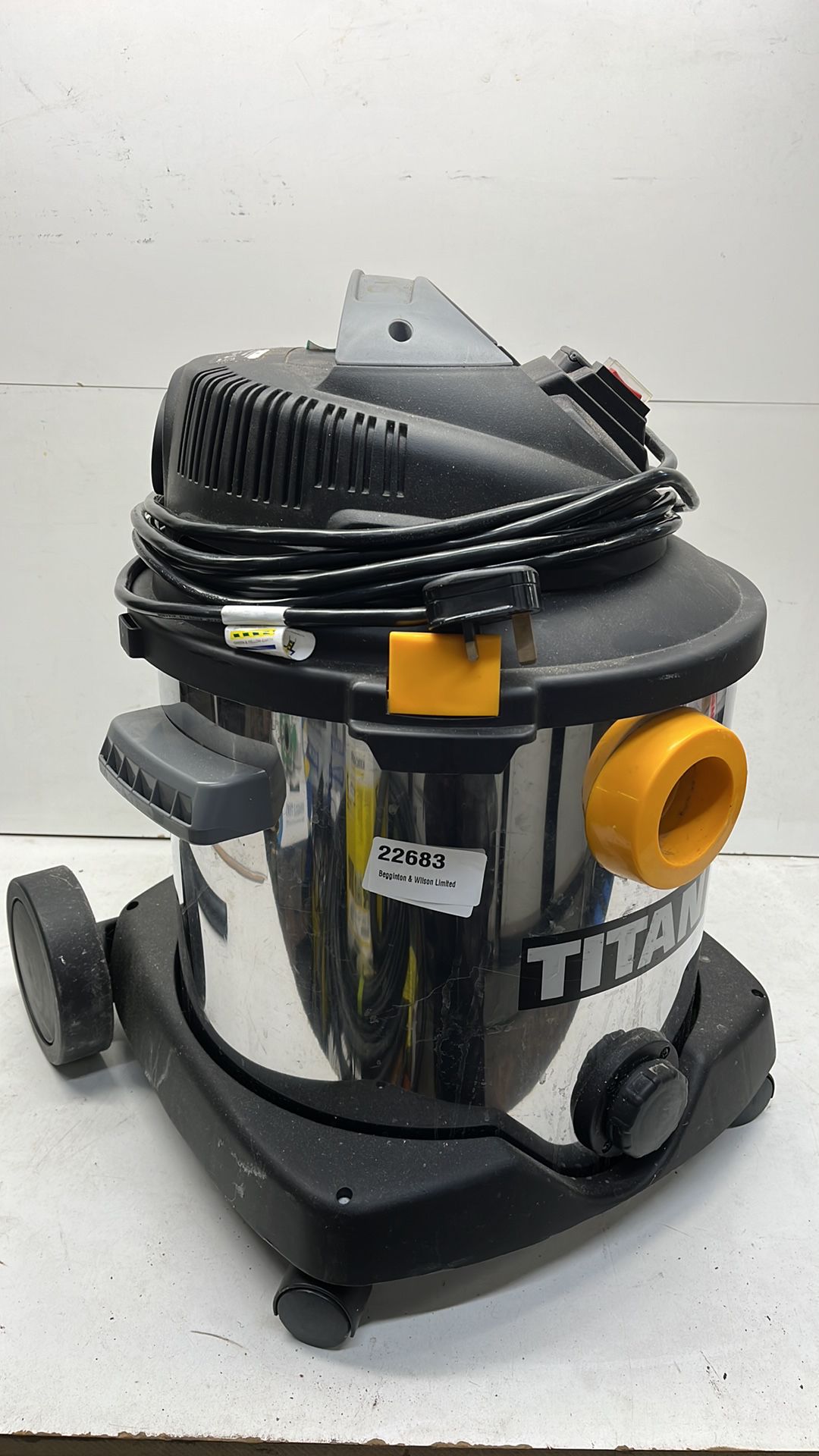Titan TTB430VAC Wet/Dry Vacuum Cleaner - Image 2 of 3