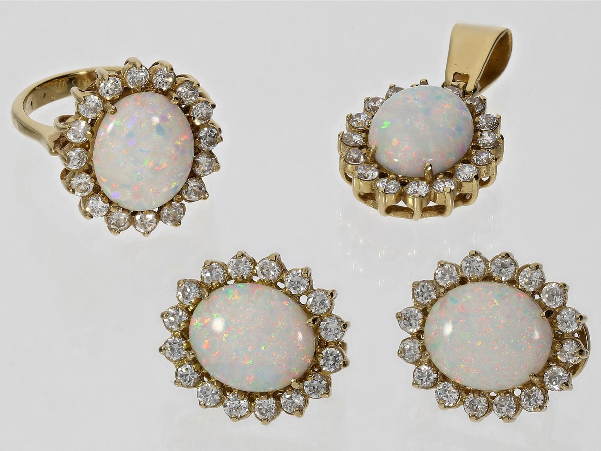 Ring/Ohrstecker/Anhänger: dekoratives Schmuck-Set mit Opalen