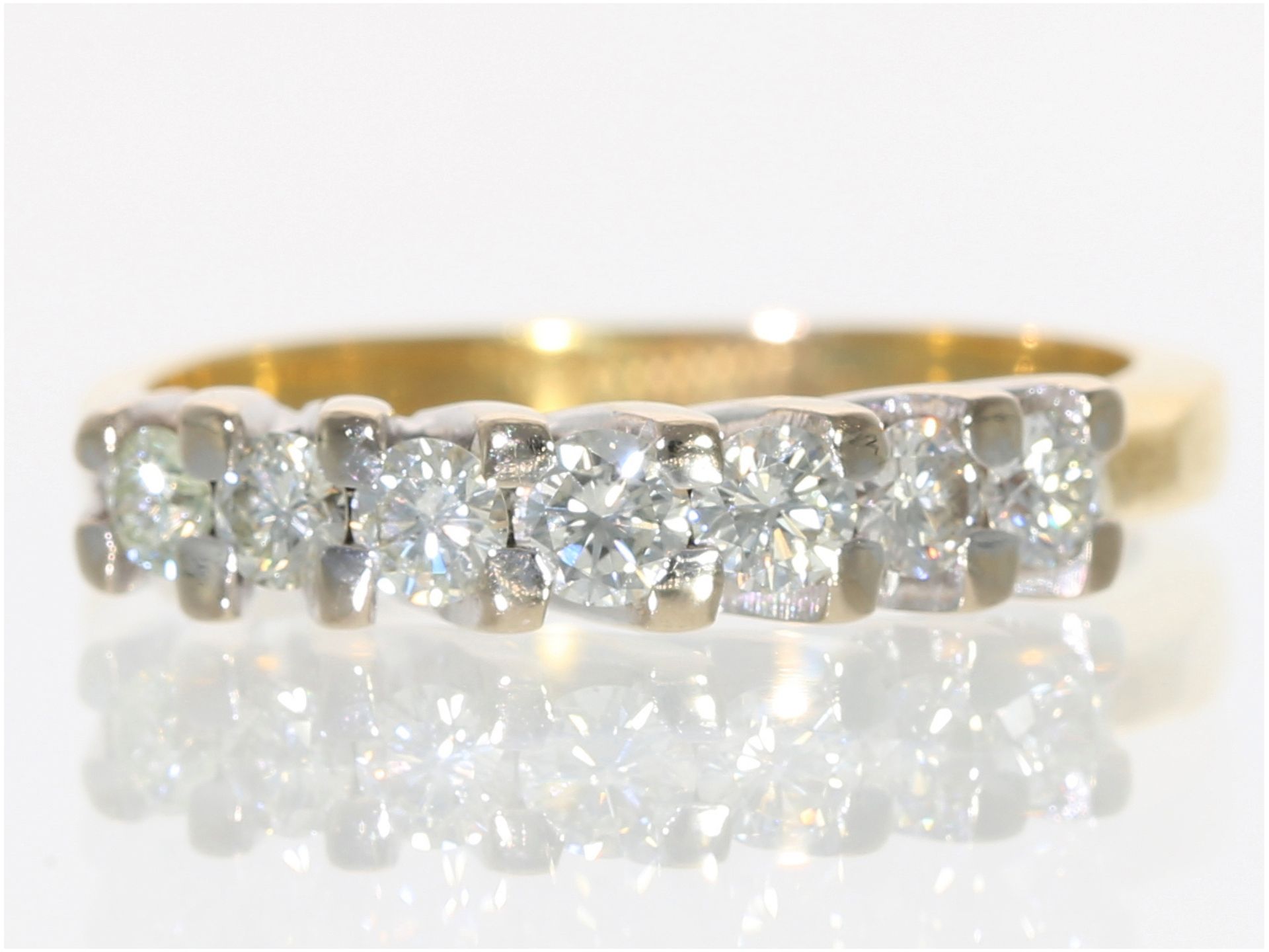 Ring: geschmackvoller Halbmemoire-Ring mit reichem Brillantbesatz, ca. 0,75ct - Image 3 of 4