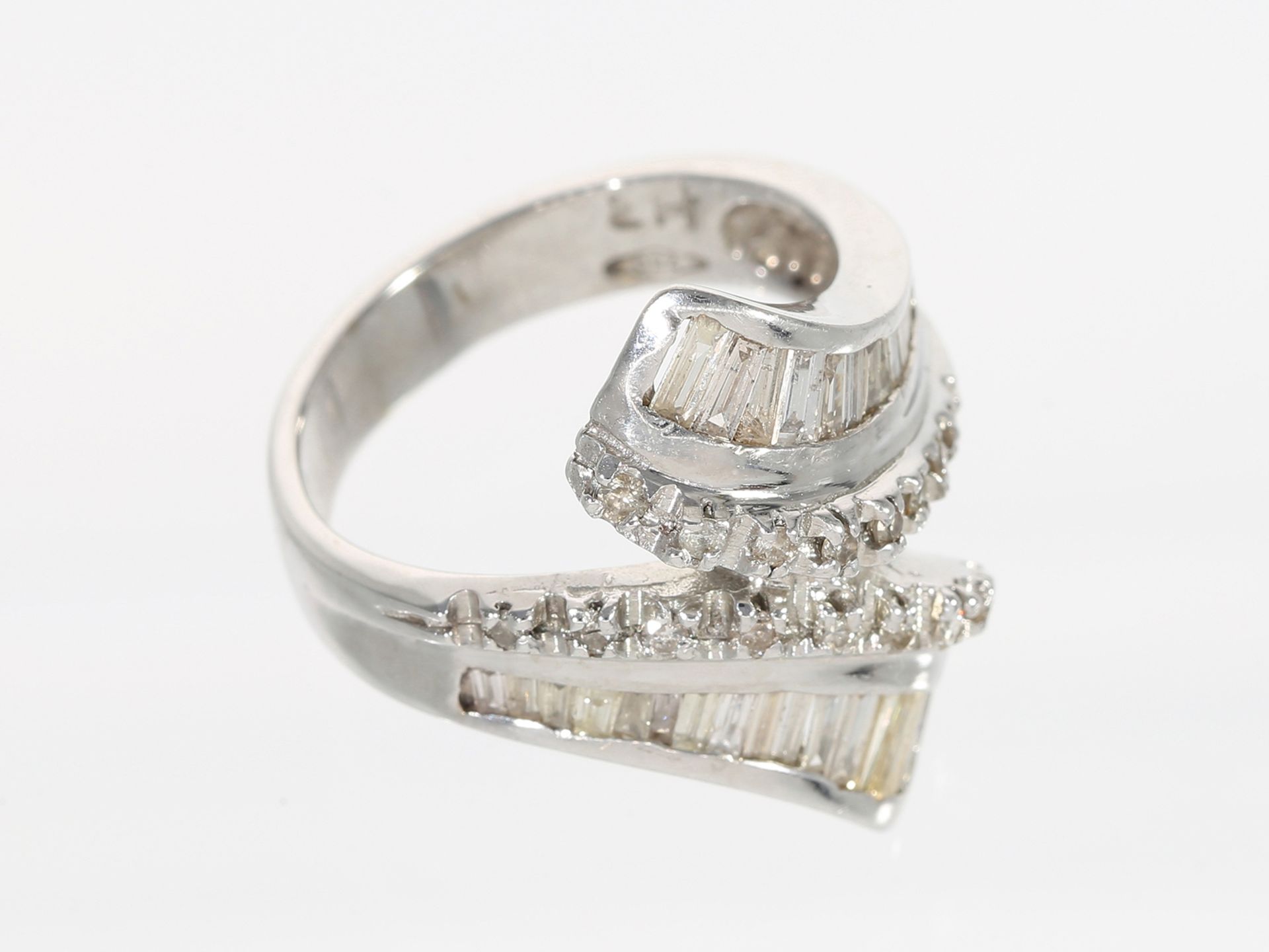 Ring: dekorativer Diamantring aus 18K Weißgold