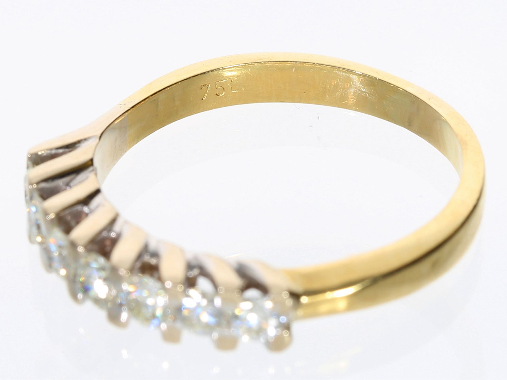 Ring: geschmackvoller Halbmemoire-Ring mit reichem Brillantbesatz, ca. 0,75ct - Image 4 of 4