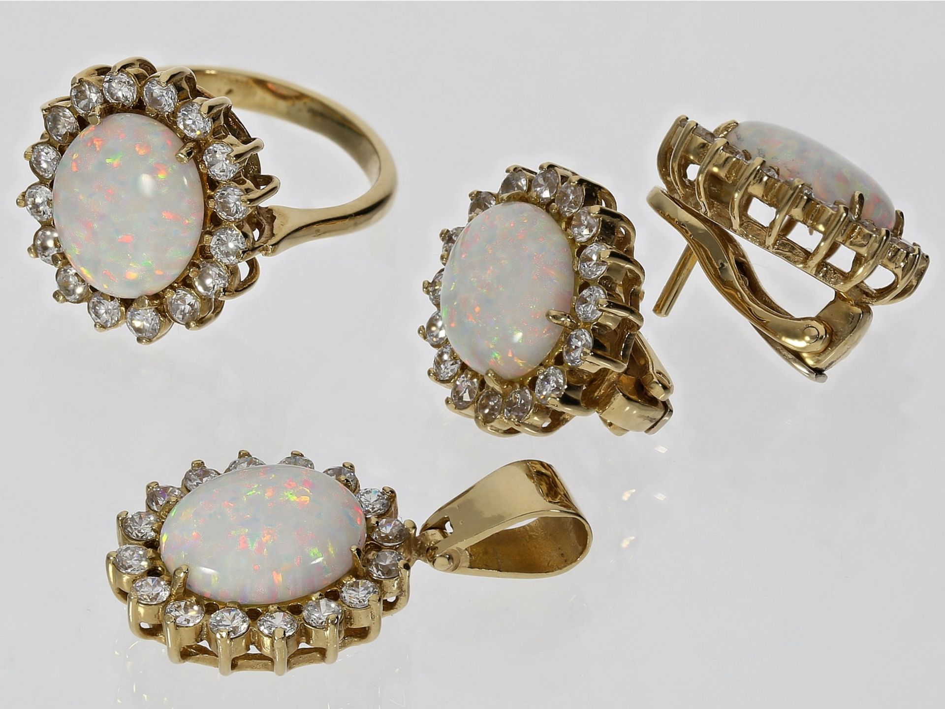 Ring/Ohrstecker/Anhänger: dekoratives Schmuck-Set mit Opalen - Bild 2 aus 2