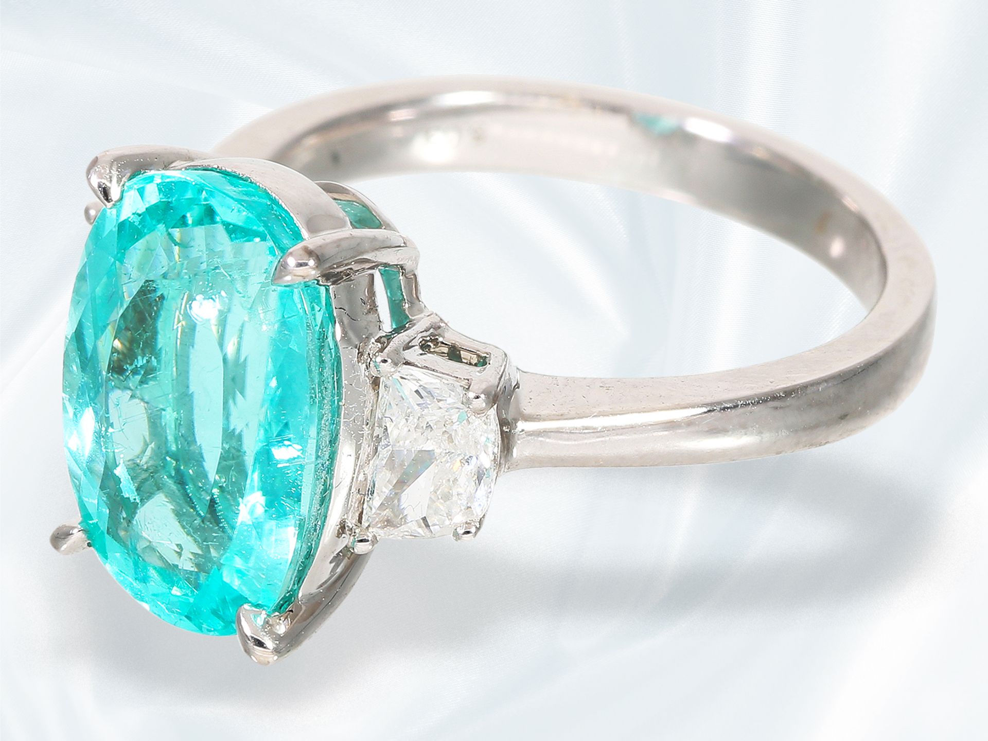 Ring: wertvoller Weißgoldring mit Brillanten und seltenem Paraiba-Turmalin, ca. 5,03ct - Bild 3 aus 5