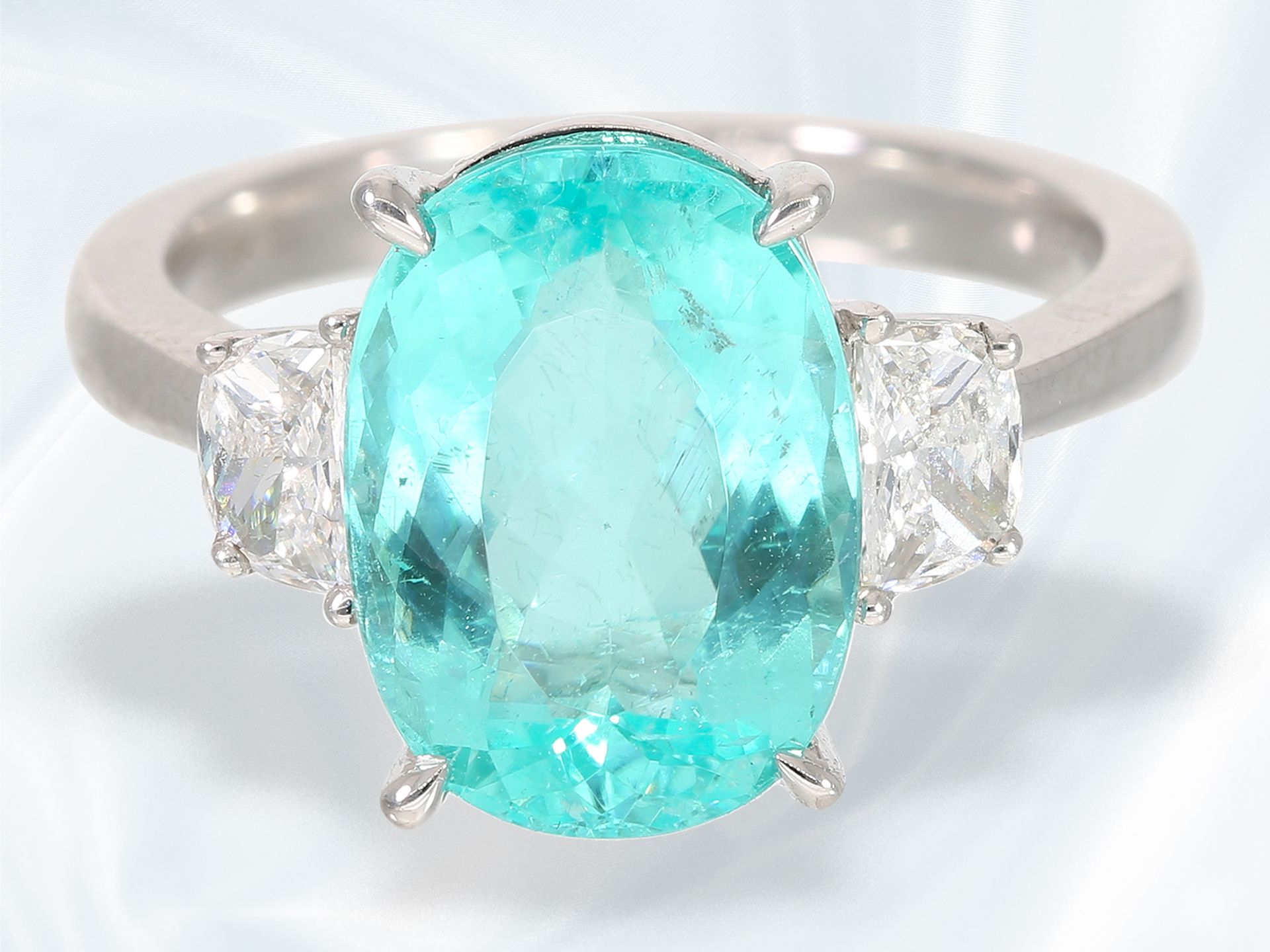 Ring: wertvoller Weißgoldring mit Brillanten und seltenem Paraiba-Turmalin, ca. 5,03ct - Bild 2 aus 5