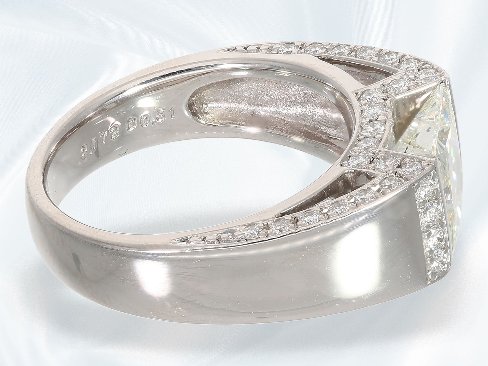 Ring: sehr hochwertig gefertigter Platin-Diamant/Brillant-Goldschmiedering, schöner Diamant im Princ - Bild 4 aus 4