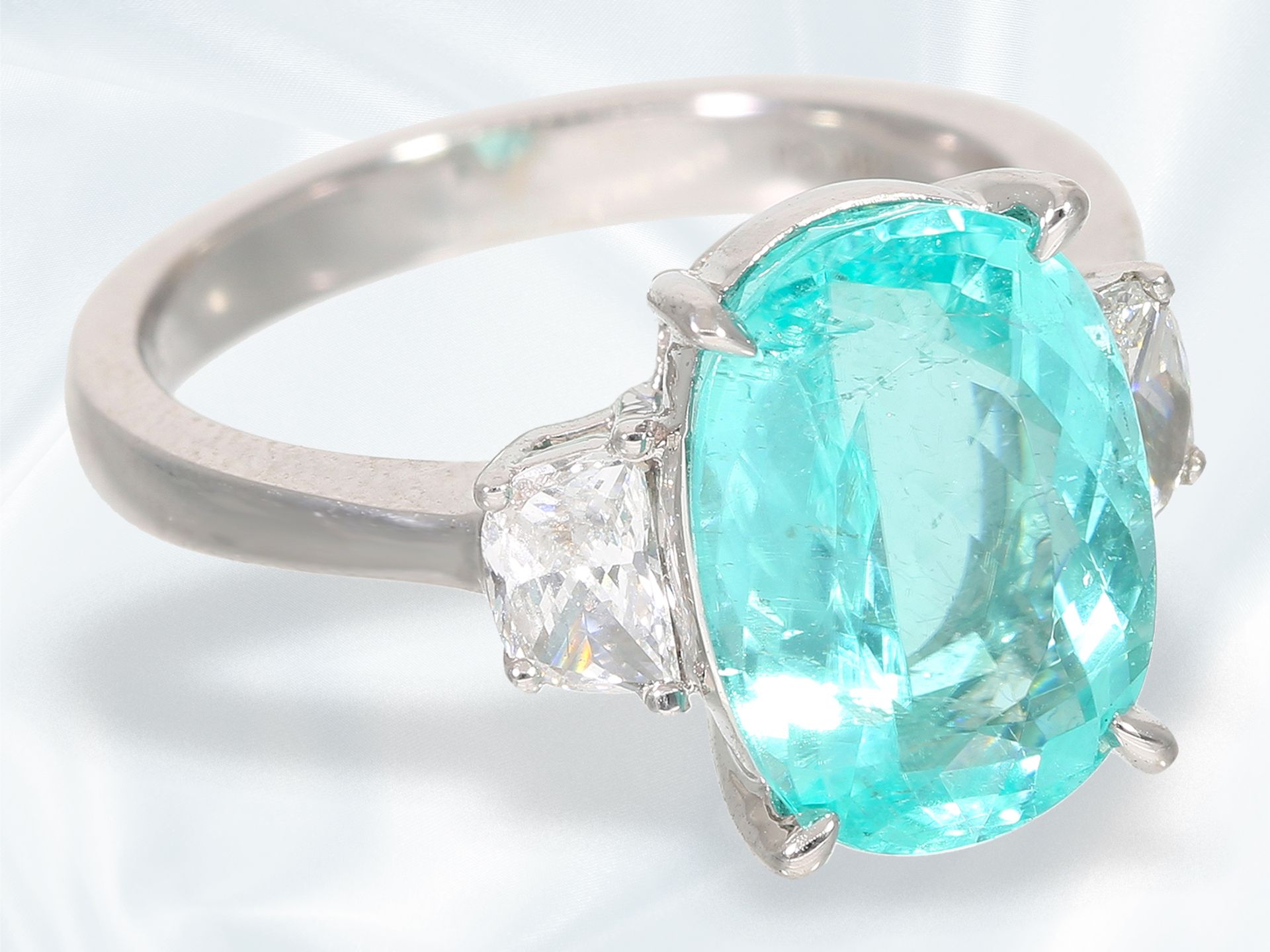 Ring: wertvoller Weißgoldring mit Brillanten und seltenem Paraiba-Turmalin, ca. 5,03ct - Bild 4 aus 5