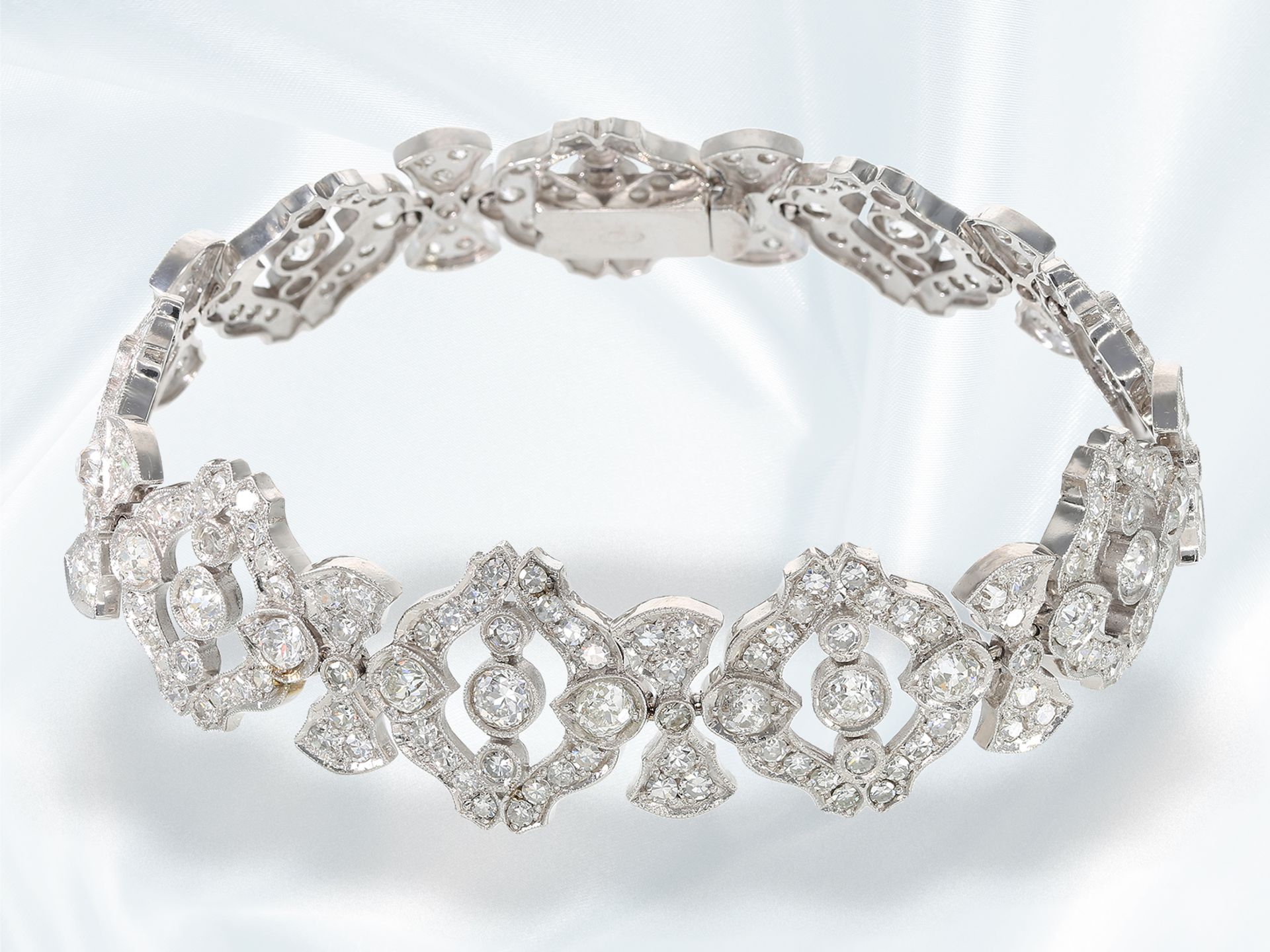 Armband: exklusives, ehemals teures Goldschmiedearmband in antikem Stil, ca. 12,5ct Diamantbesatz