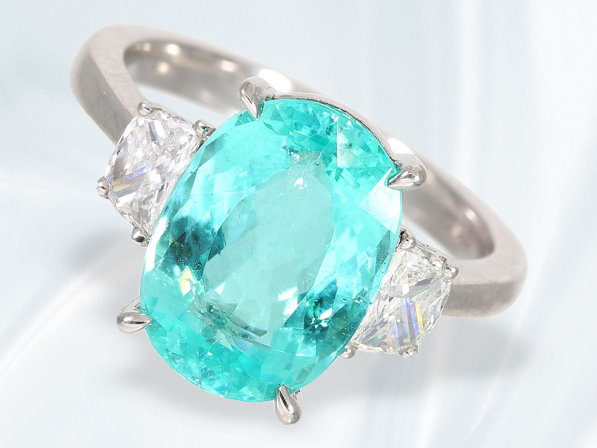 Ring: wertvoller Weißgoldring mit Brillanten und seltenem Paraiba-Turmalin, ca. 5,03ct