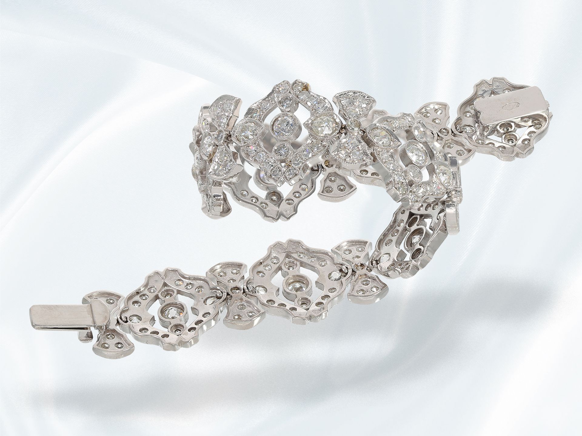 Armband: exklusives, ehemals teures Goldschmiedearmband in antikem Stil, ca. 12,5ct Diamantbesatz - Bild 3 aus 5