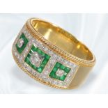 Ring: dekorativer Smaragd/Brillant-Goldschmiedering, 18K Gold