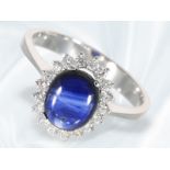 Neuwertiger Ring mit Saphircabochon und Brillanten, insgesamt ca. 2,17ct, 18K Gold