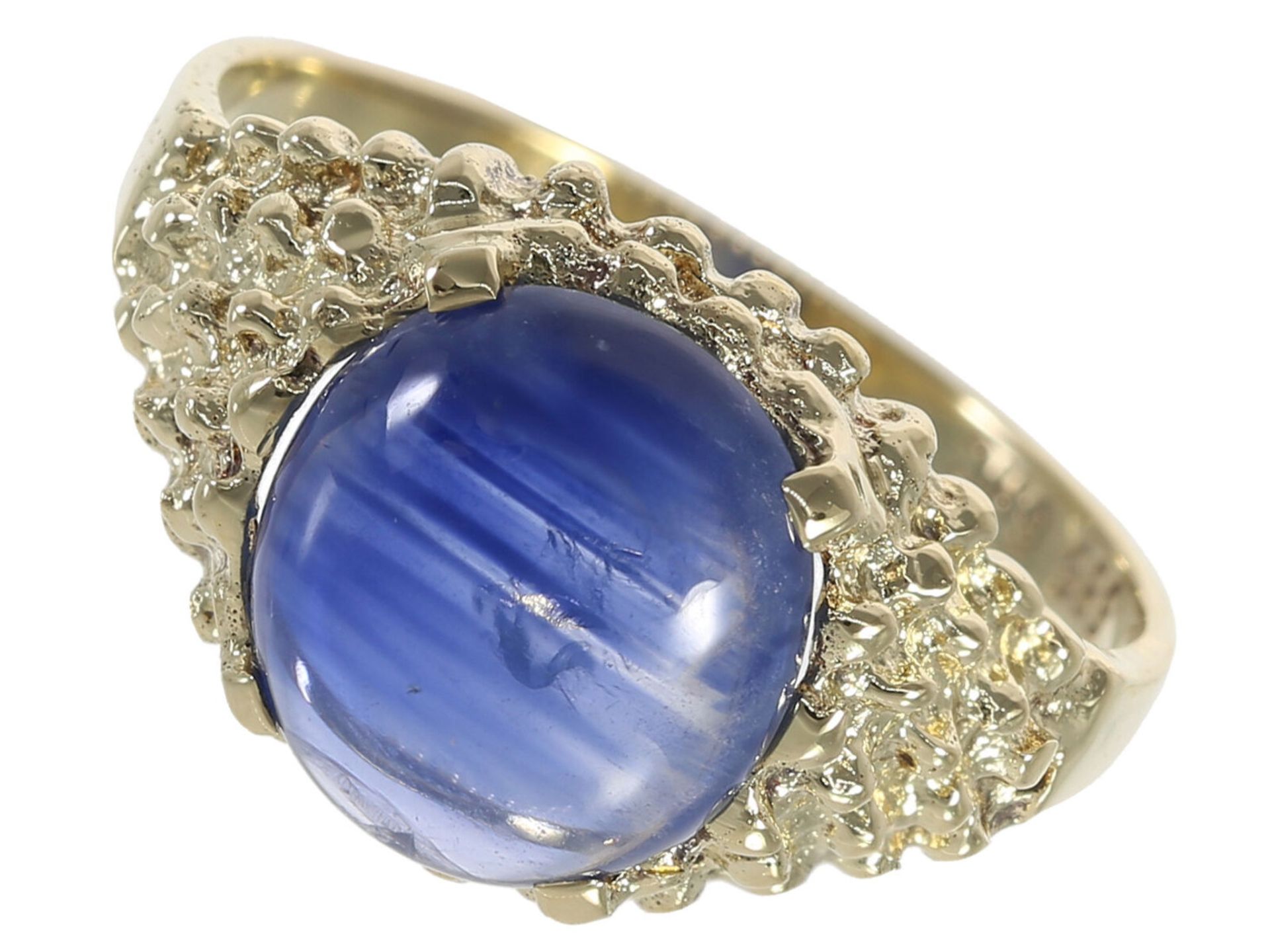 Ring: Dekorativer kleiner Goldring mit Saphircabochon von ca. 2,3ct, 14K Gold