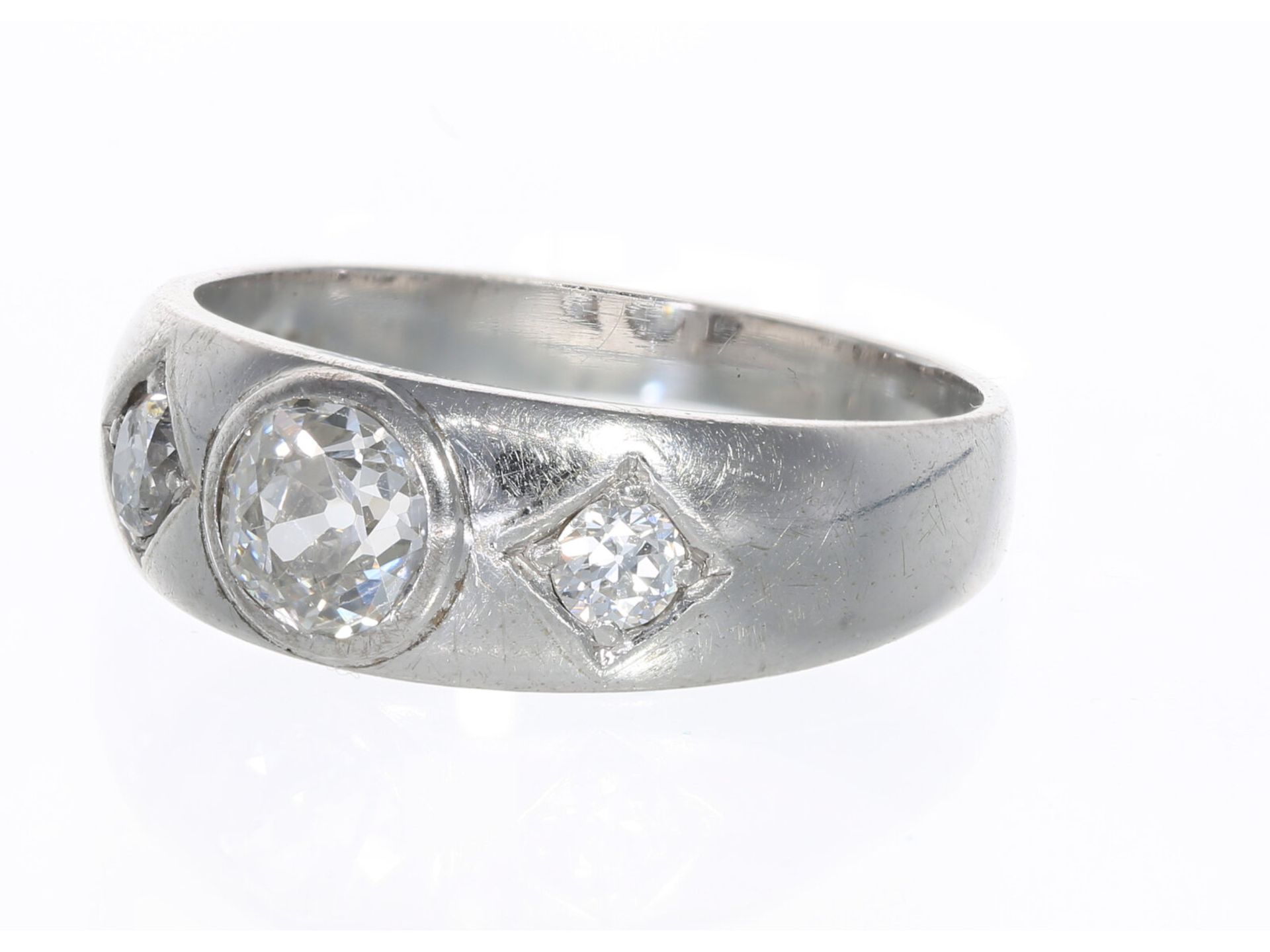Ring: alter Goldschmiedering mit einem Altschliff-Diamanten, insgesamt ca. 1ct - Bild 2 aus 3