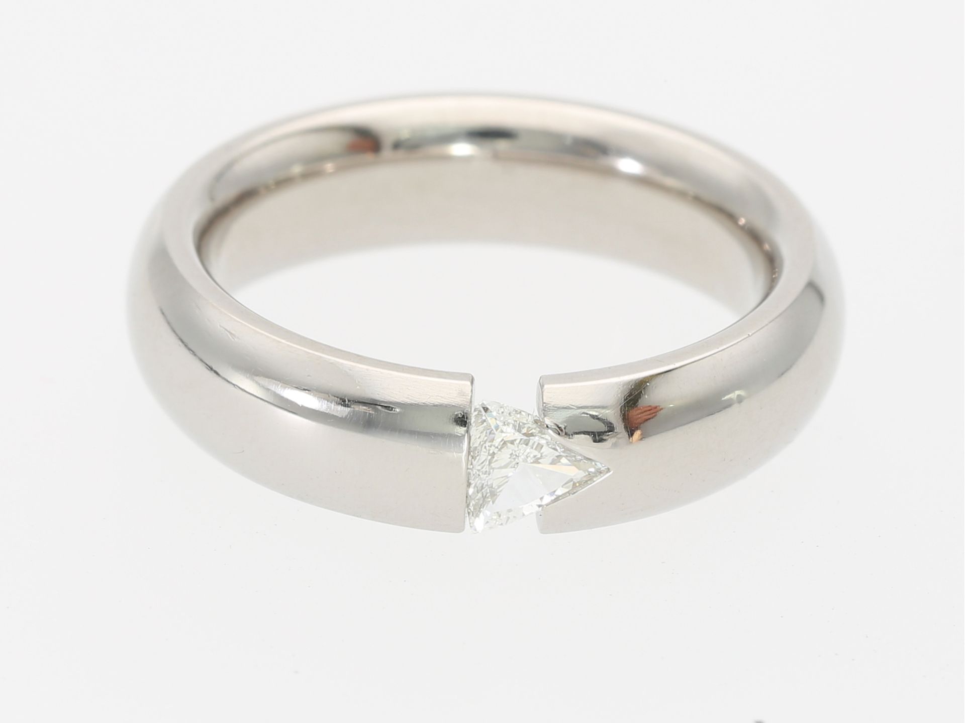 Ring: schwerer und sehr solide gefertigter Diamant-Spannring aus Platin, feiner Triangel-Diamant von - Image 5 of 6