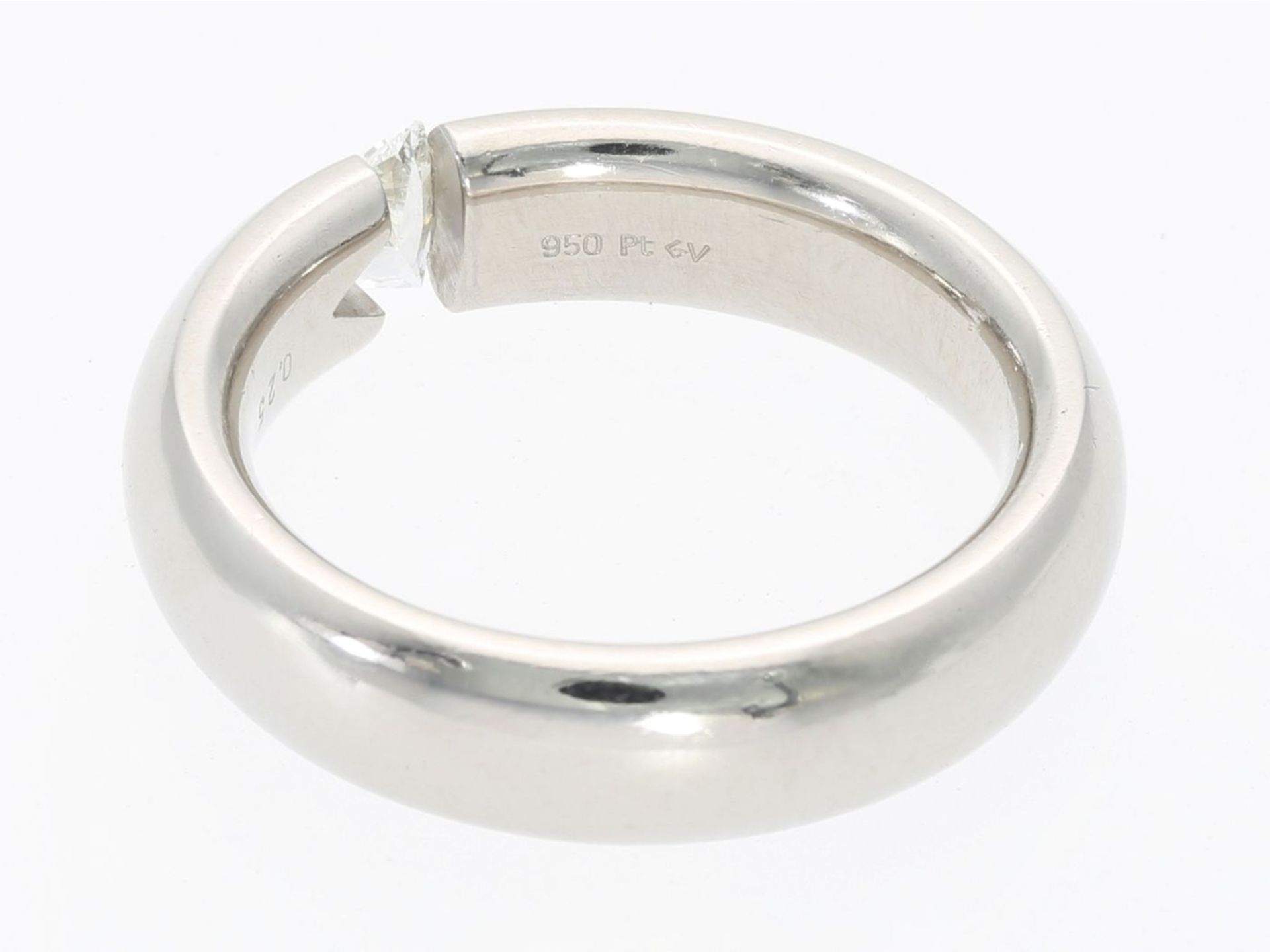 Ring: schwerer und sehr solide gefertigter Diamant-Spannring aus Platin, feiner Triangel-Diamant von - Image 6 of 6