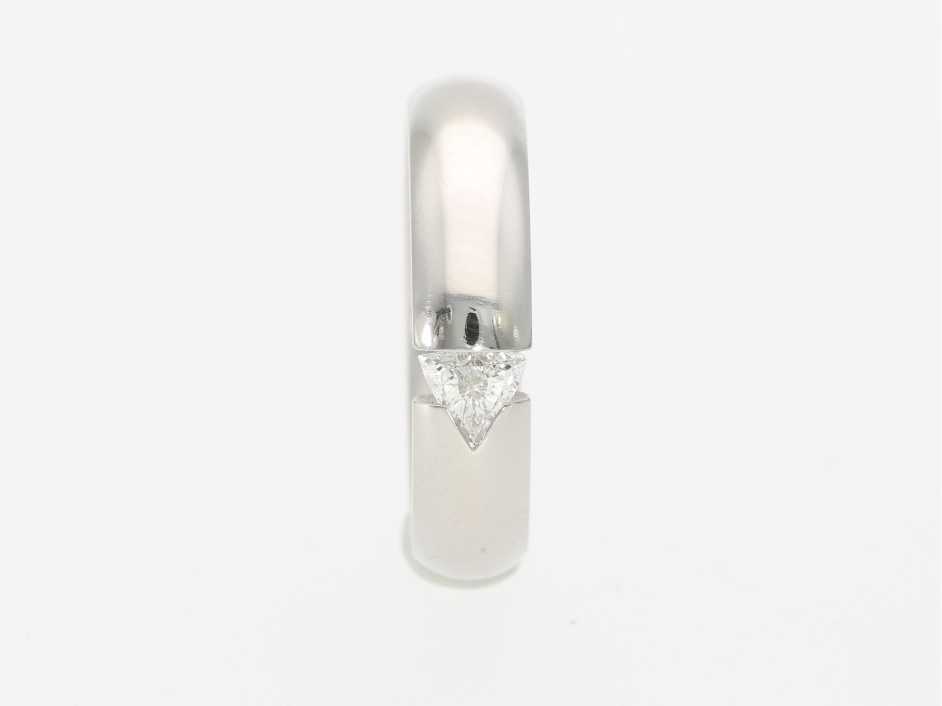 Ring: schwerer und sehr solide gefertigter Diamant-Spannring aus Platin, feiner Triangel-Diamant von - Image 4 of 6