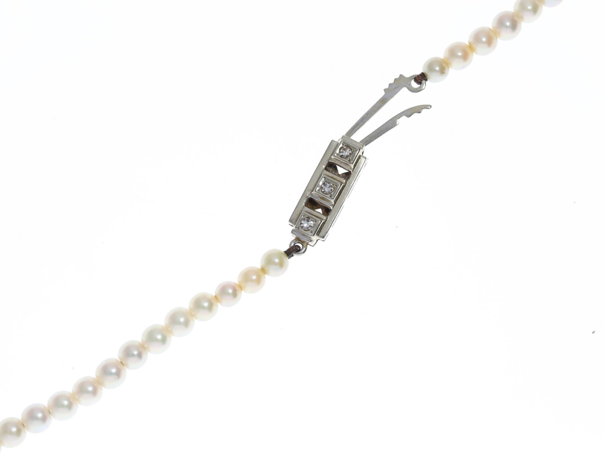 Kette/Collier: schöne alte Perlenkette mit 18K Weißgoldschließe - Bild 2 aus 3