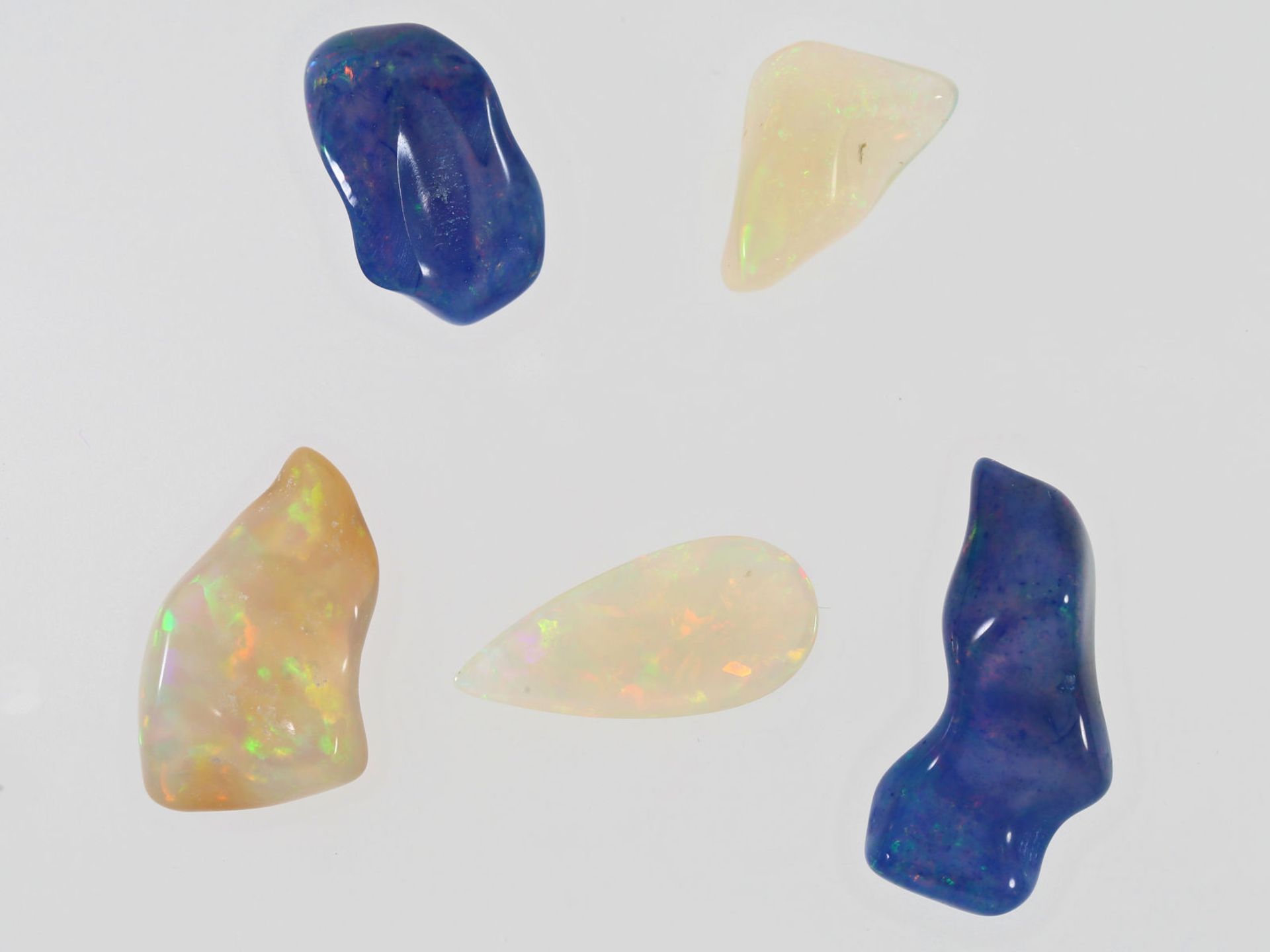 Opal: Konvolut aus qualitätsvollen Edelopalen von zusammen ca. 20,8ct