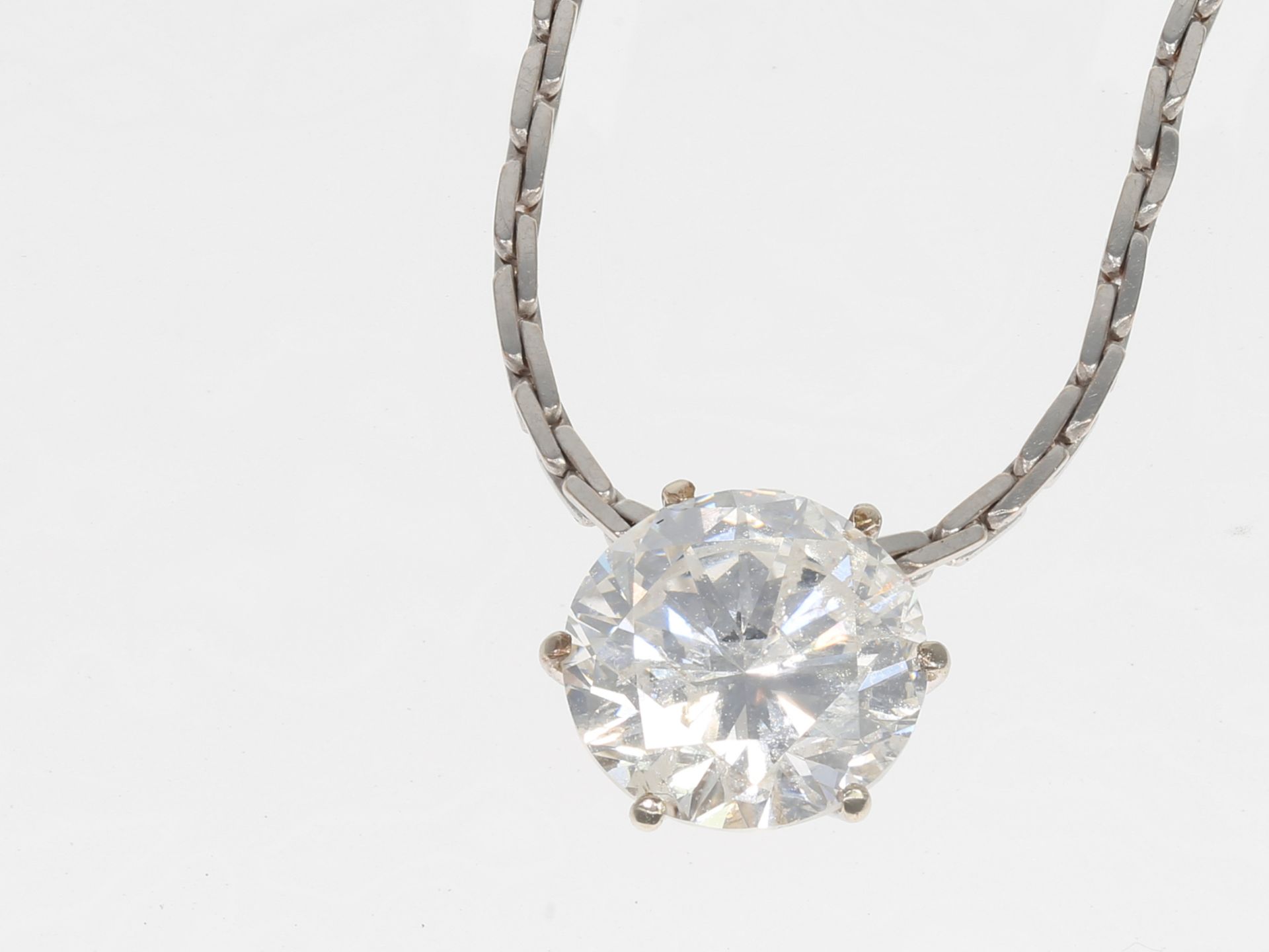 Weißgoldene Kette mit Brillant/Solitär-Anhänger, großer Brillant von ca. 2,65ct