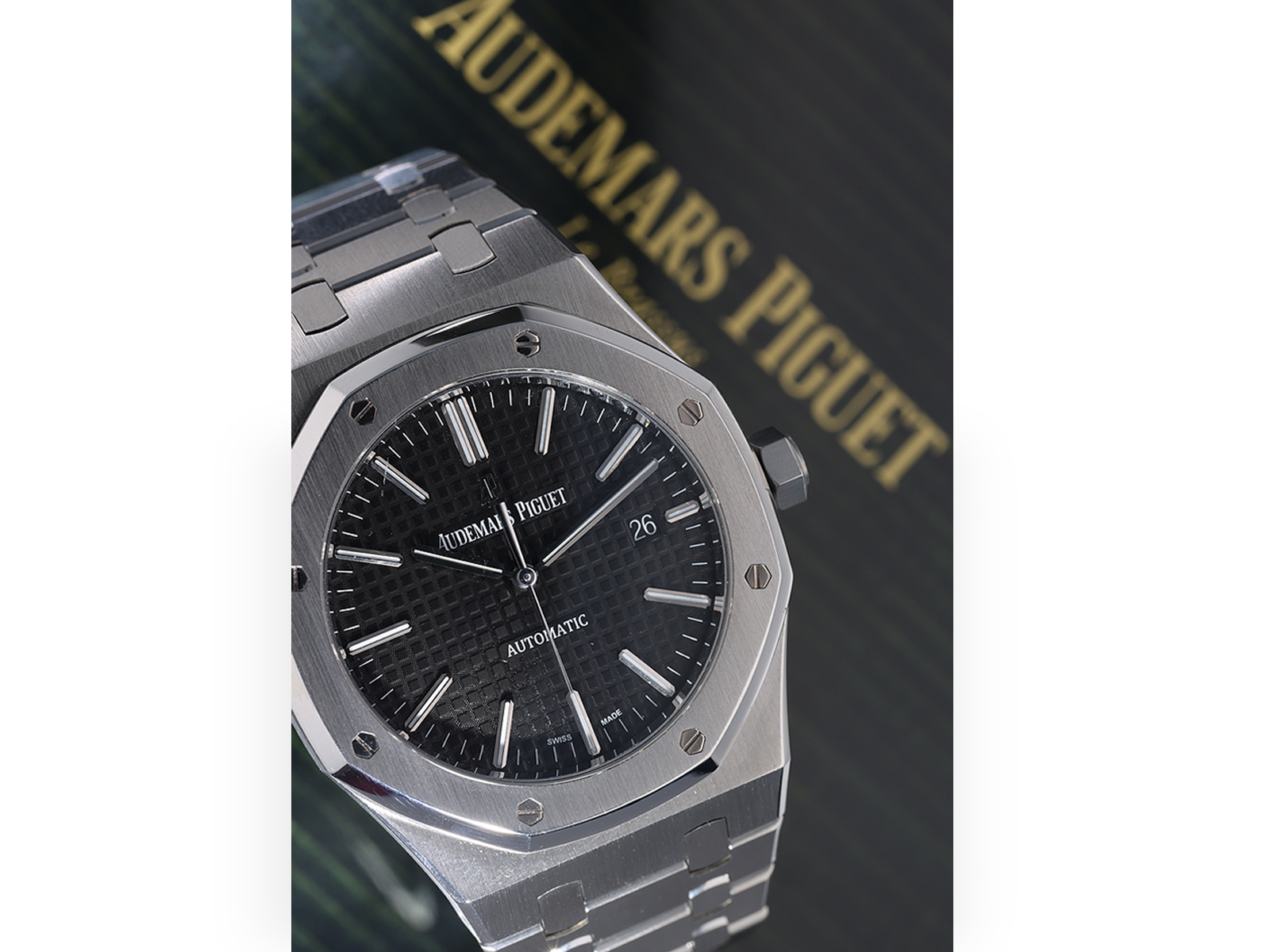 Armbanduhr: hochwertige Herrenuhr Audemars Piguet Royal Oak 15400ST.OO.1220St.01 mit Stammbuchauszug - Bild 9 aus 10