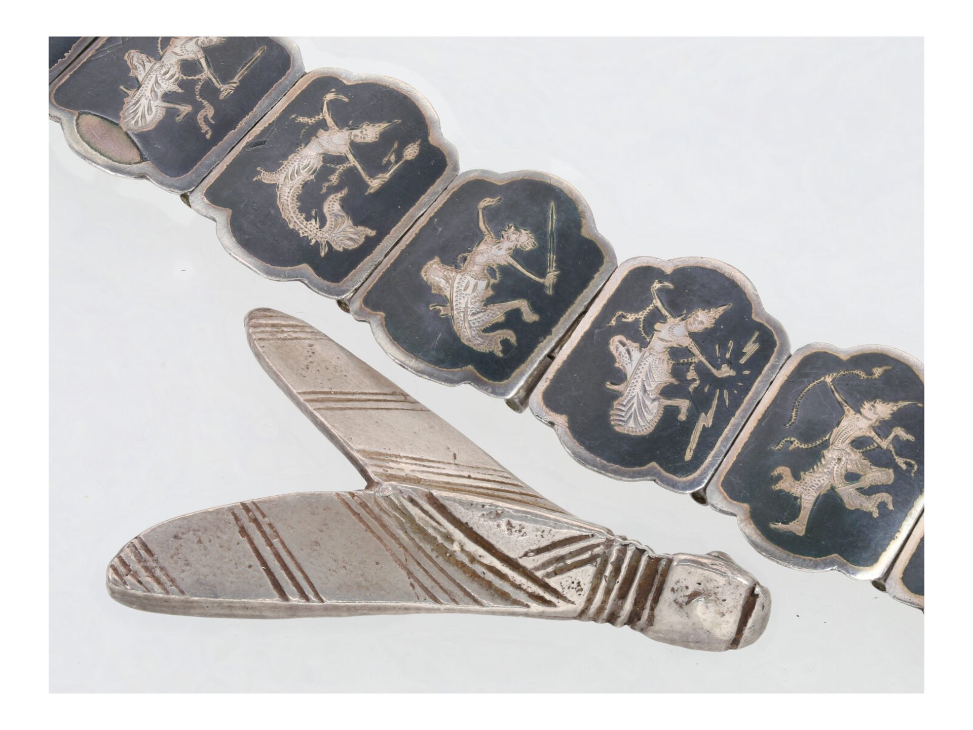 Armband/Brosche: seltene Art déco Brosche Motiv "Nachtfalter" sowie ein altes asiatisches Silber-Arm - Image 2 of 4