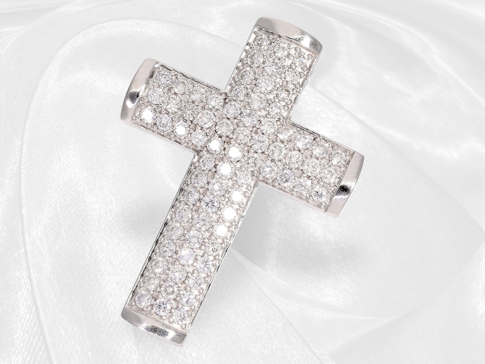 Pendant: modern white gold diamond cross pendant, about 1ct diamonds - Image 2 of 4